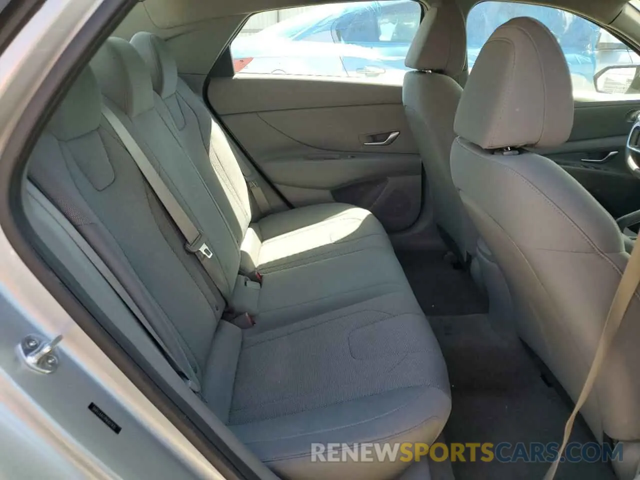 10 Photograph of a damaged car 5NPLL4AG9NH077435 HYUNDAI ELANTRA 2022