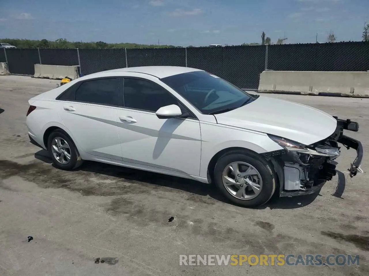 4 Photograph of a damaged car 5NPLL4AGXNH084085 HYUNDAI ELANTRA 2022