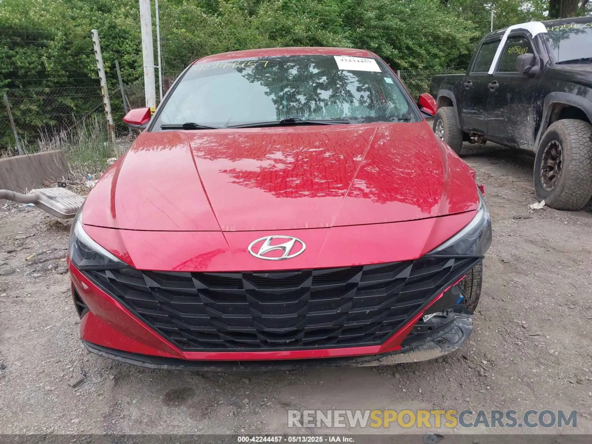 13 Photograph of a damaged car 5NPLM4AG0NH065820 HYUNDAI ELANTRA 2022