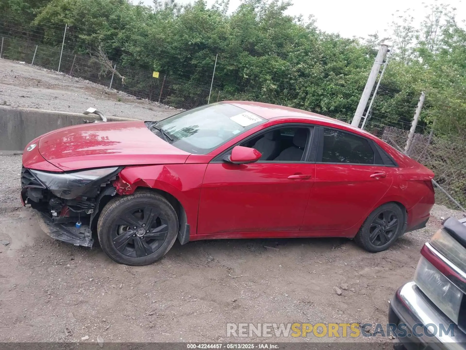 15 Photograph of a damaged car 5NPLM4AG0NH065820 HYUNDAI ELANTRA 2022