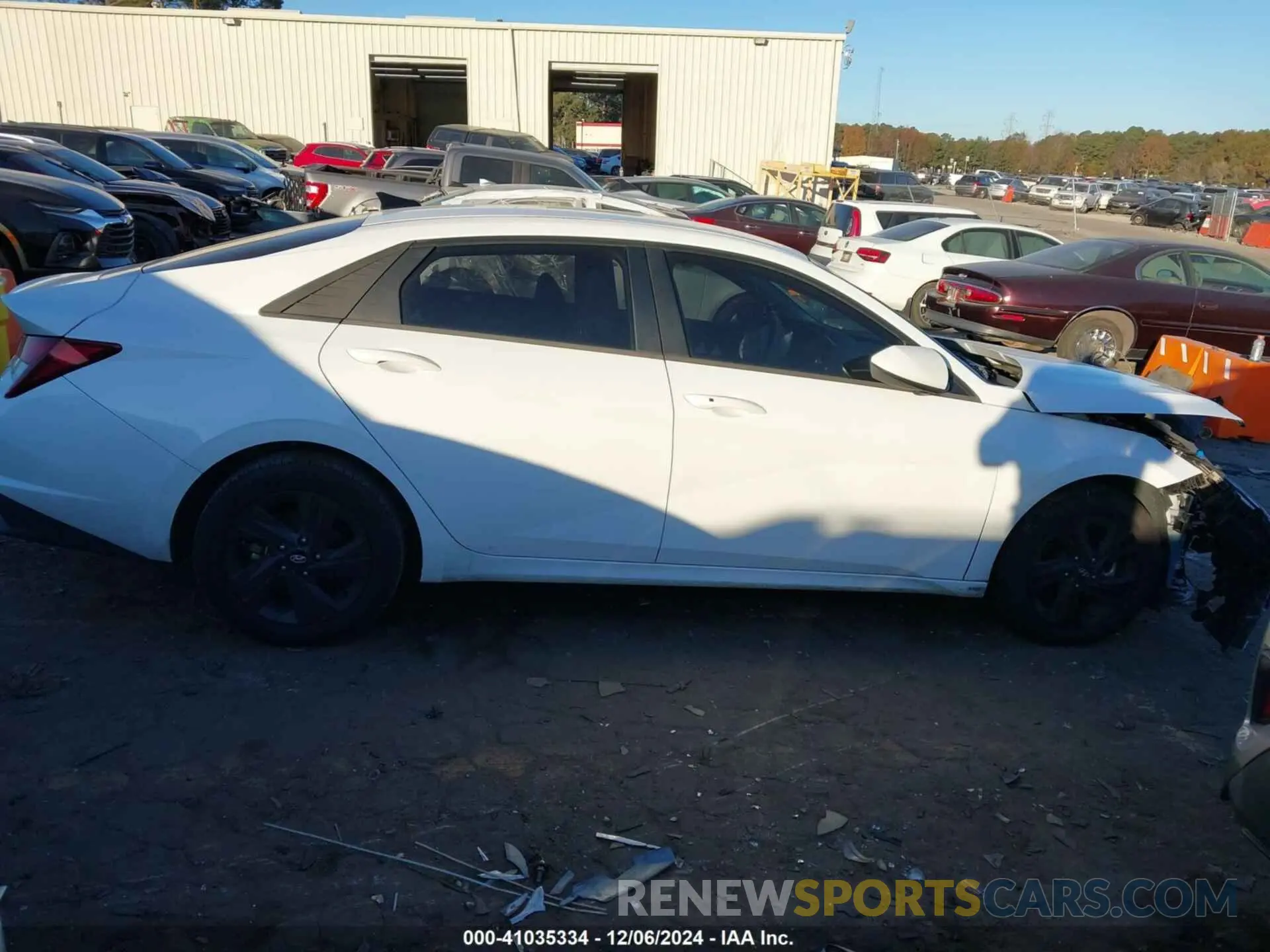 13 Photograph of a damaged car 5NPLM4AG0NH066059 HYUNDAI ELANTRA 2022