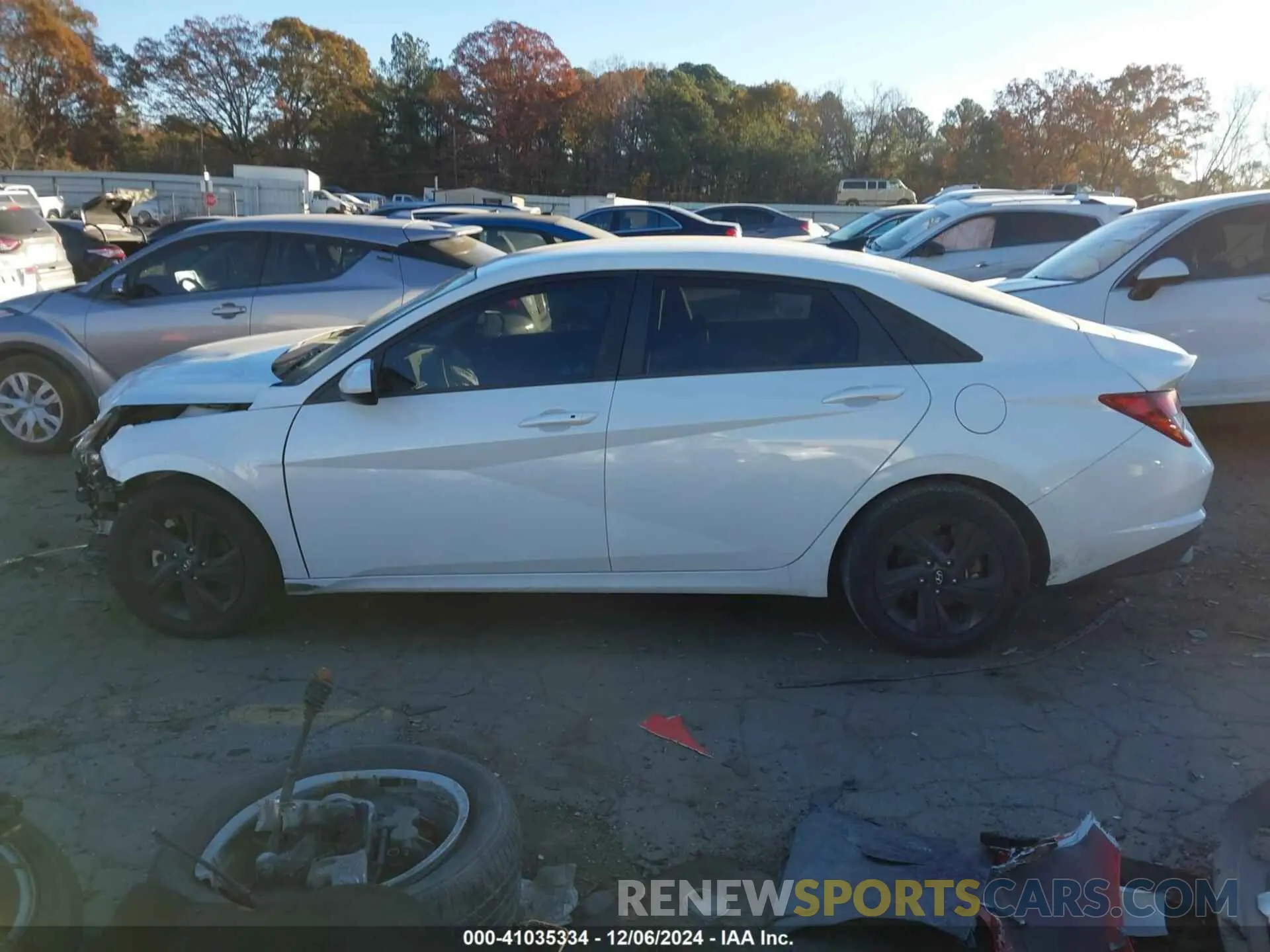 14 Photograph of a damaged car 5NPLM4AG0NH066059 HYUNDAI ELANTRA 2022
