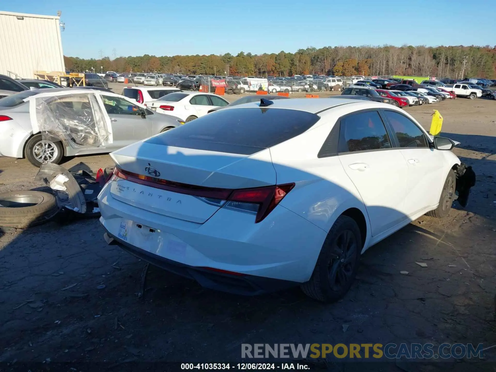4 Photograph of a damaged car 5NPLM4AG0NH066059 HYUNDAI ELANTRA 2022