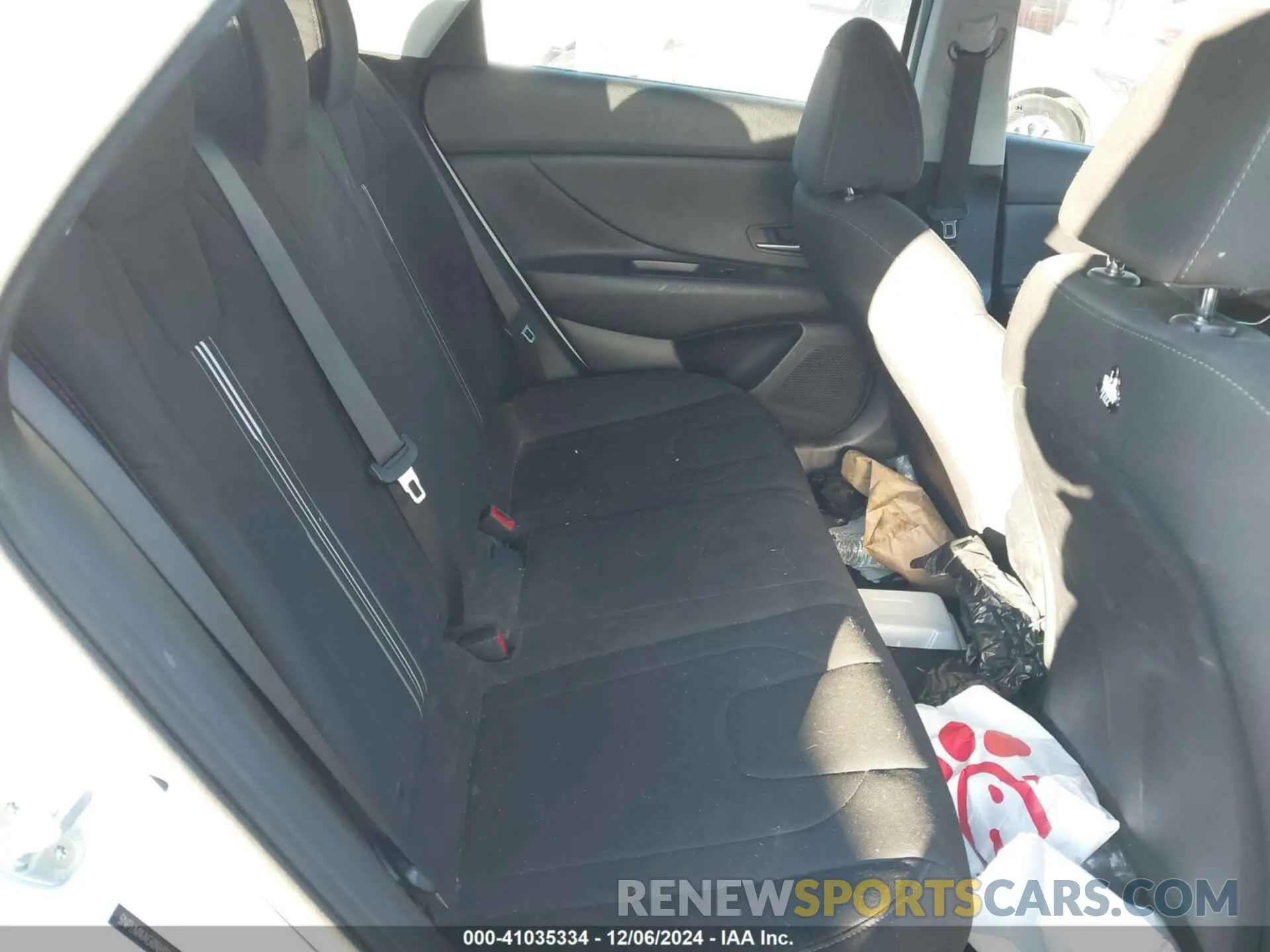 8 Photograph of a damaged car 5NPLM4AG0NH066059 HYUNDAI ELANTRA 2022