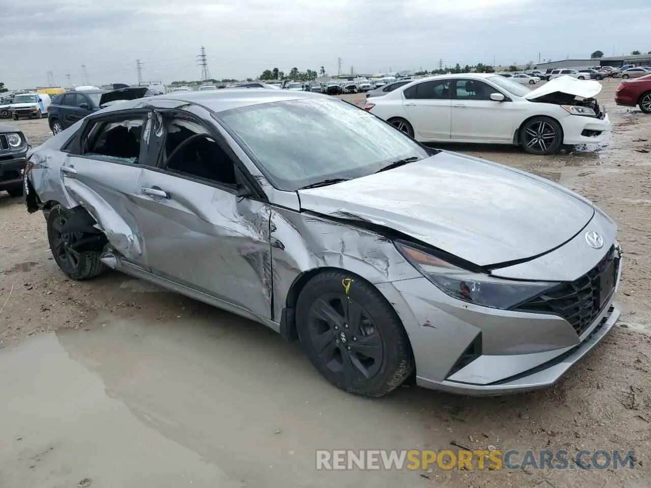 4 Photograph of a damaged car 5NPLM4AG0NH066742 HYUNDAI ELANTRA 2022