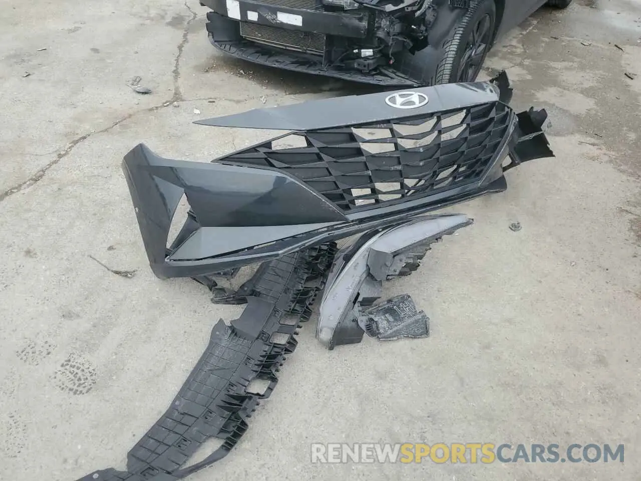 12 Photograph of a damaged car 5NPLM4AG0NH077563 HYUNDAI ELANTRA 2022