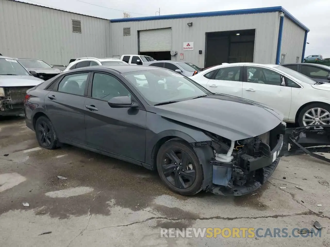 4 Photograph of a damaged car 5NPLM4AG0NH077563 HYUNDAI ELANTRA 2022