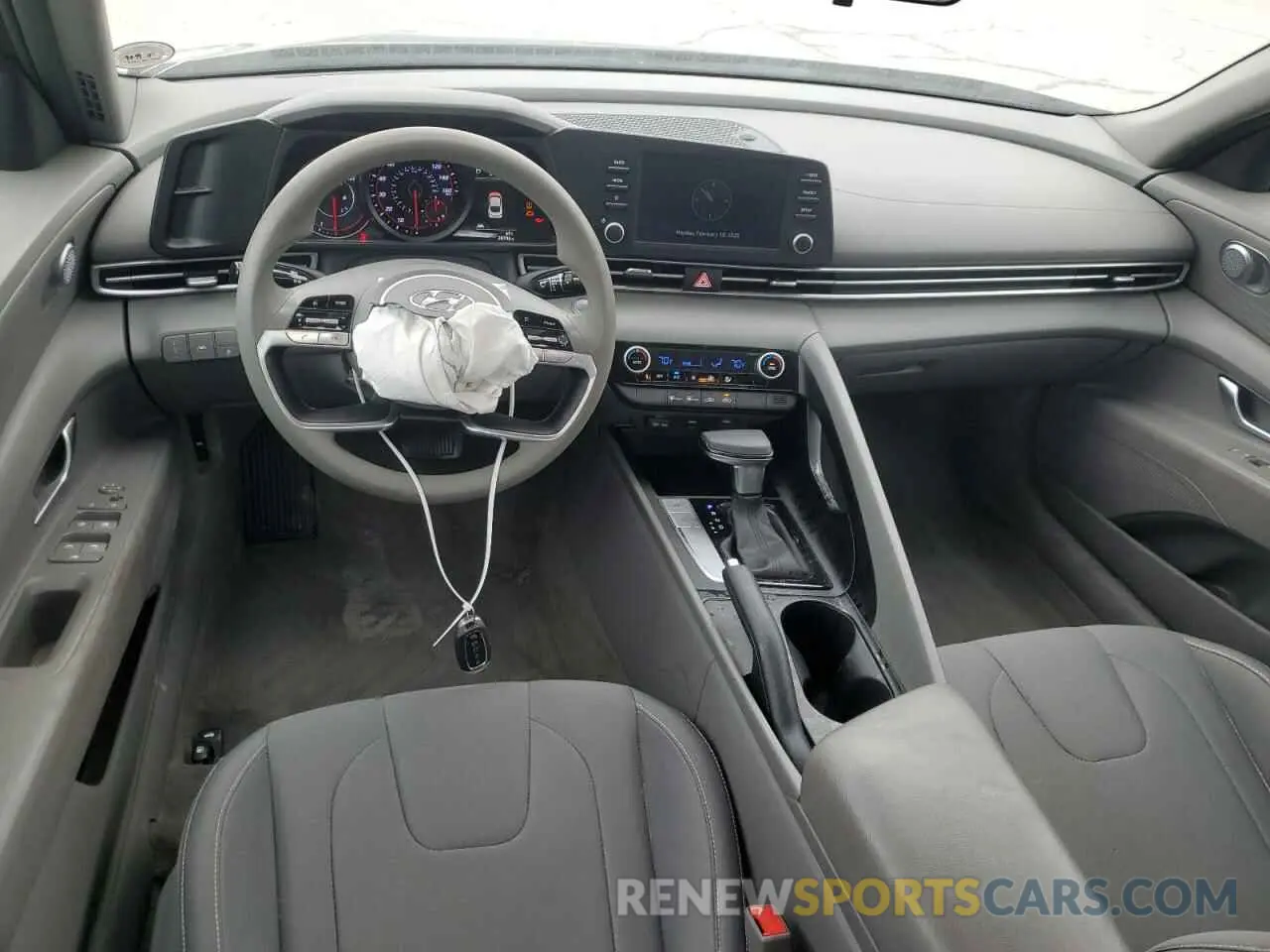 8 Photograph of a damaged car 5NPLM4AG0NH077563 HYUNDAI ELANTRA 2022