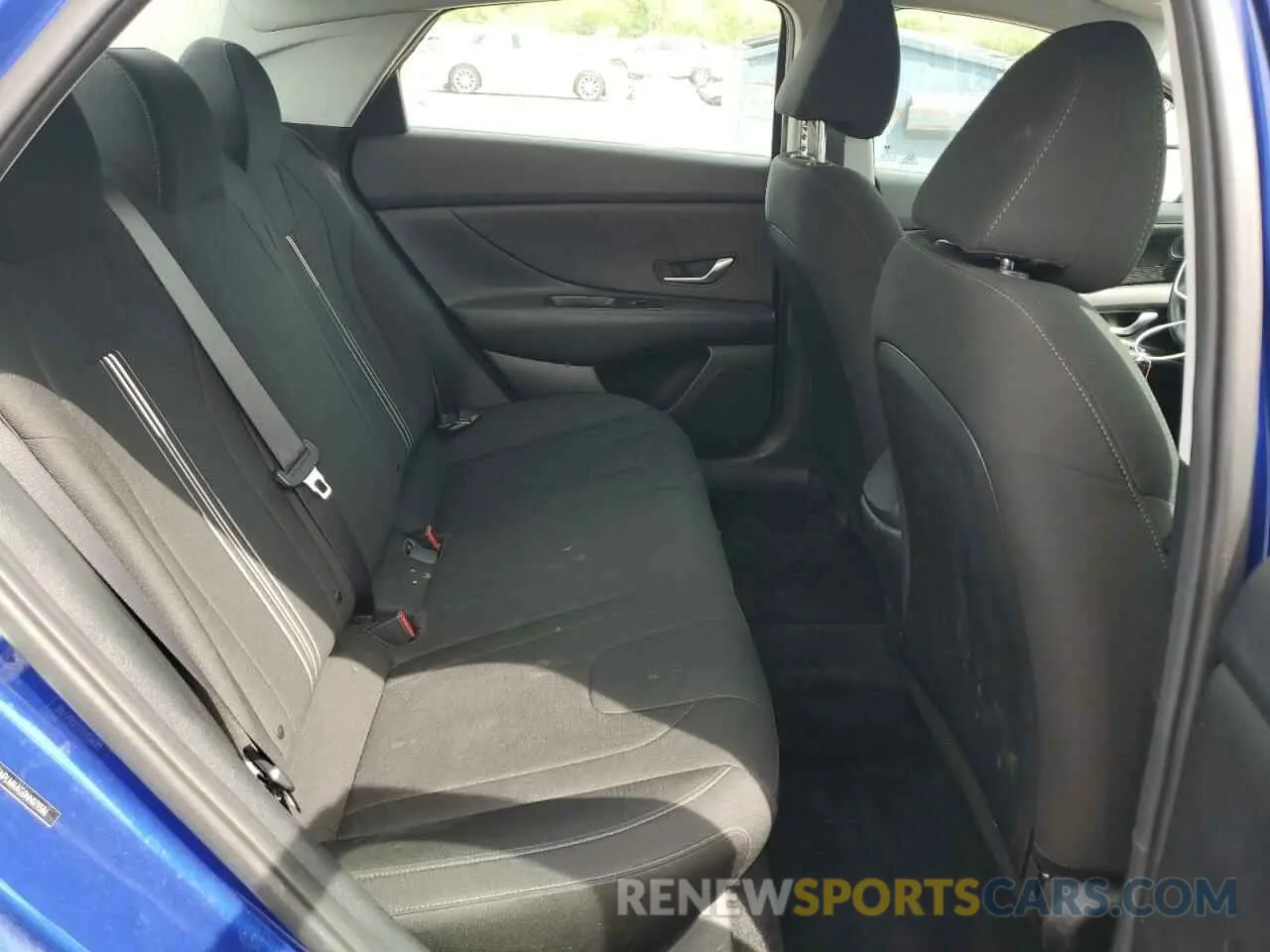10 Photograph of a damaged car 5NPLM4AG0NH079586 HYUNDAI ELANTRA 2022