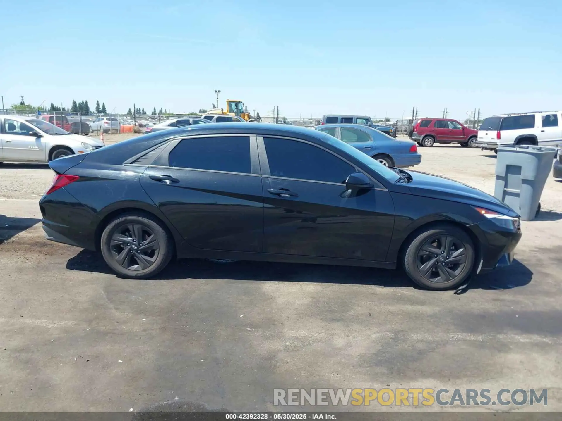 13 Photograph of a damaged car 5NPLM4AG2NH054396 HYUNDAI ELANTRA 2022