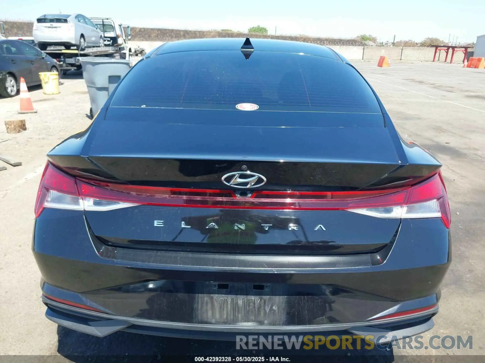 16 Photograph of a damaged car 5NPLM4AG2NH054396 HYUNDAI ELANTRA 2022