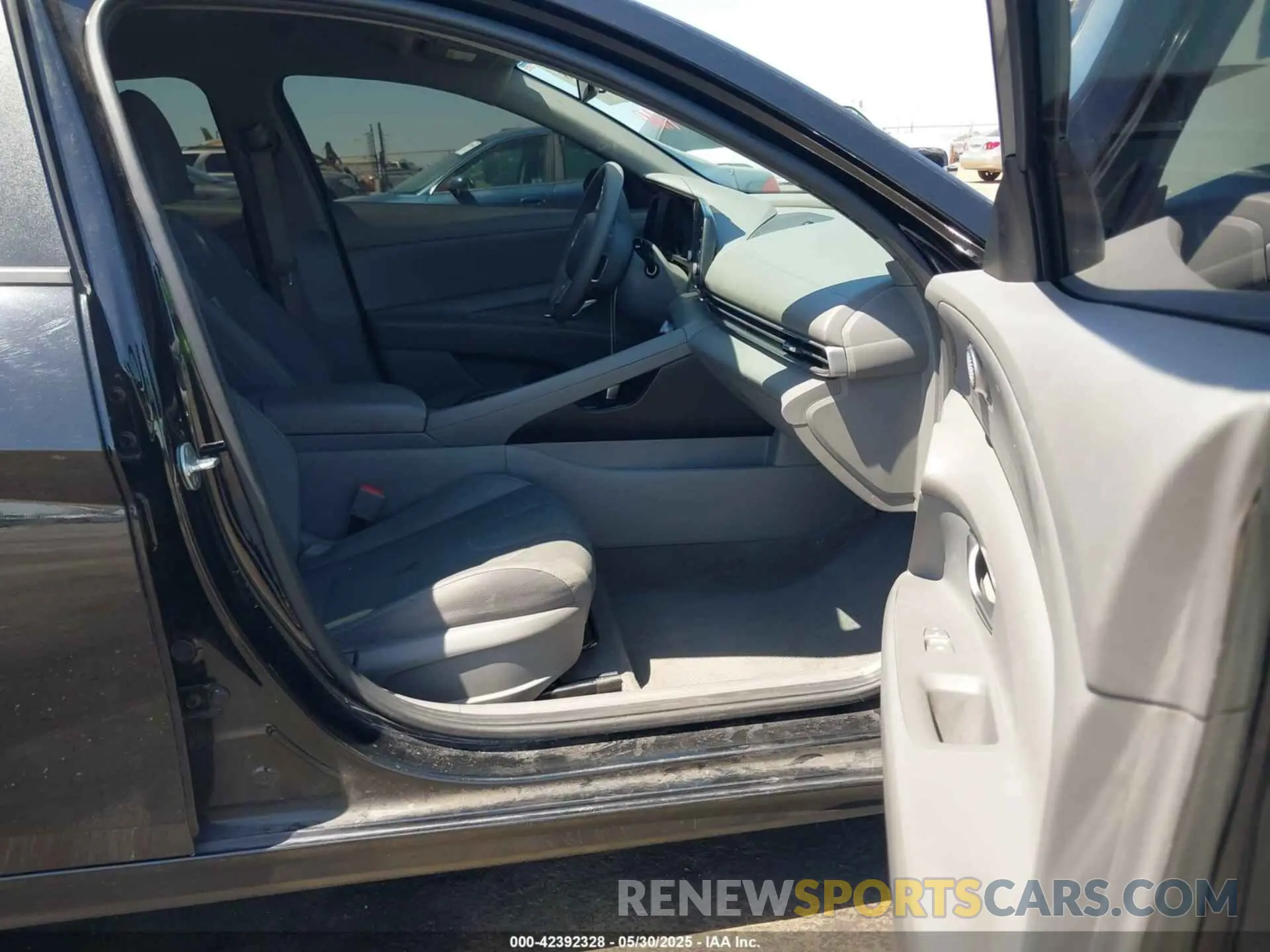 5 Photograph of a damaged car 5NPLM4AG2NH054396 HYUNDAI ELANTRA 2022