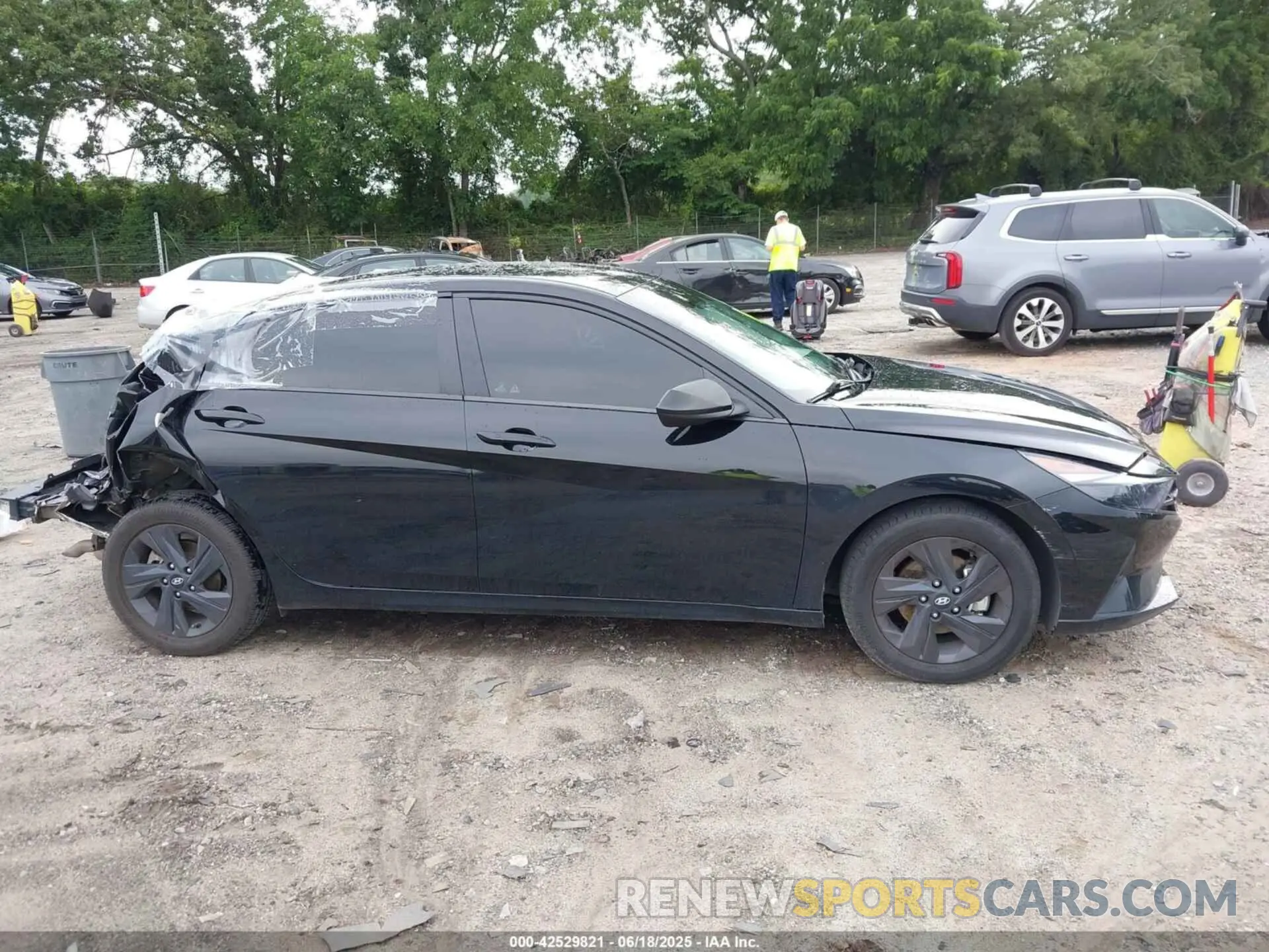 14 Photograph of a damaged car 5NPLM4AG2NH064961 HYUNDAI ELANTRA 2022