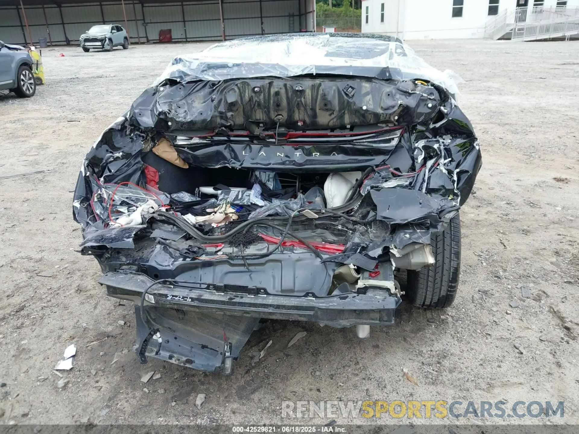 17 Photograph of a damaged car 5NPLM4AG2NH064961 HYUNDAI ELANTRA 2022