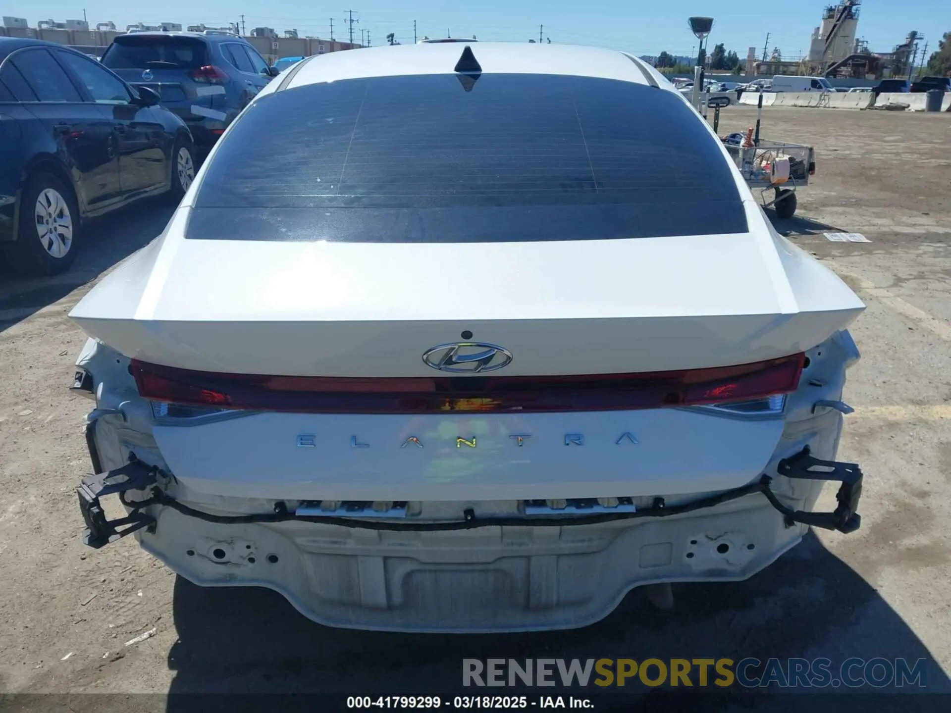 17 Фотография поврежденного автомобиля 5NPLM4AG2NH070629 HYUNDAI ELANTRA 2022