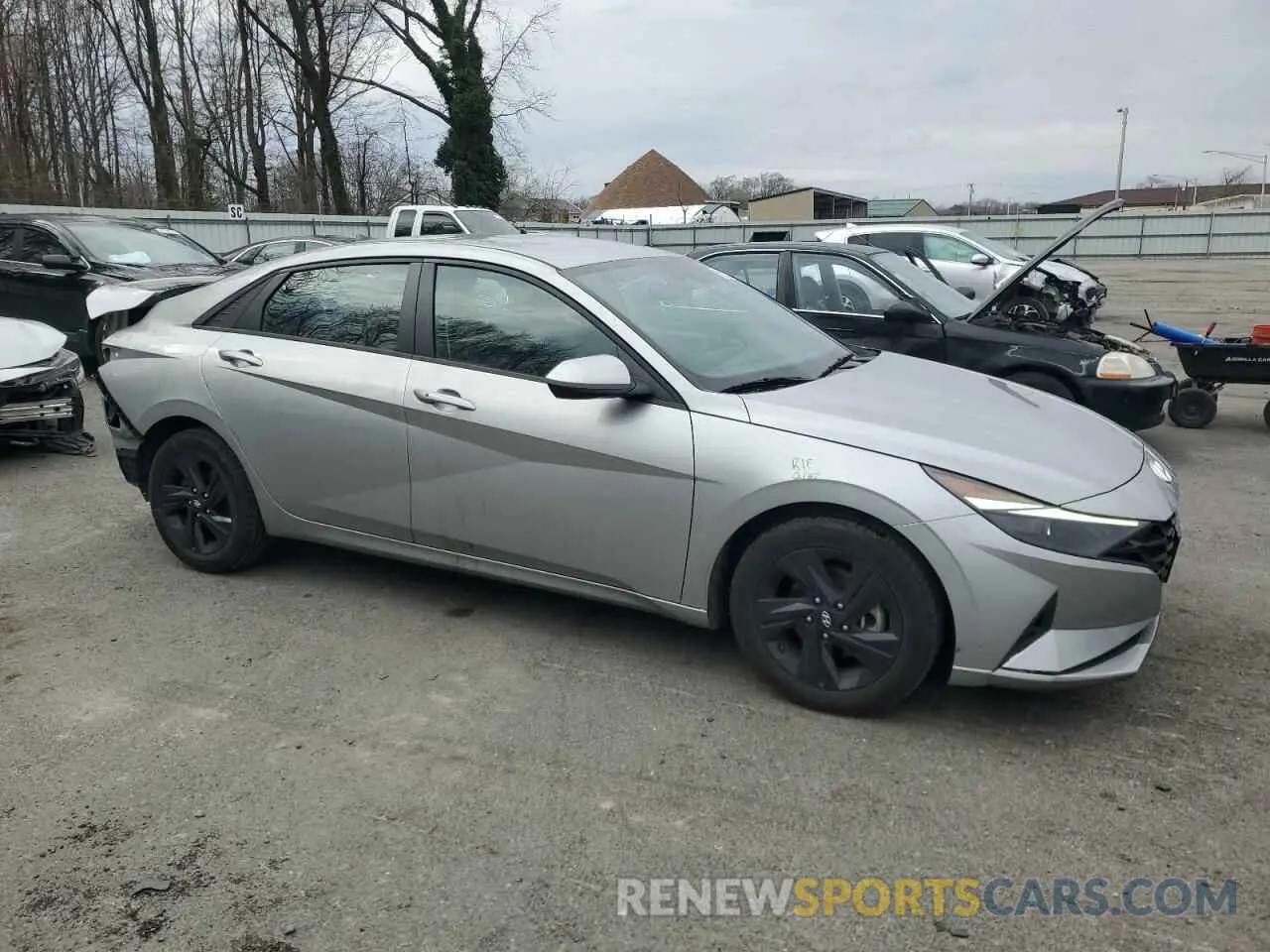 4 Photograph of a damaged car 5NPLM4AG3NH078755 HYUNDAI ELANTRA 2022