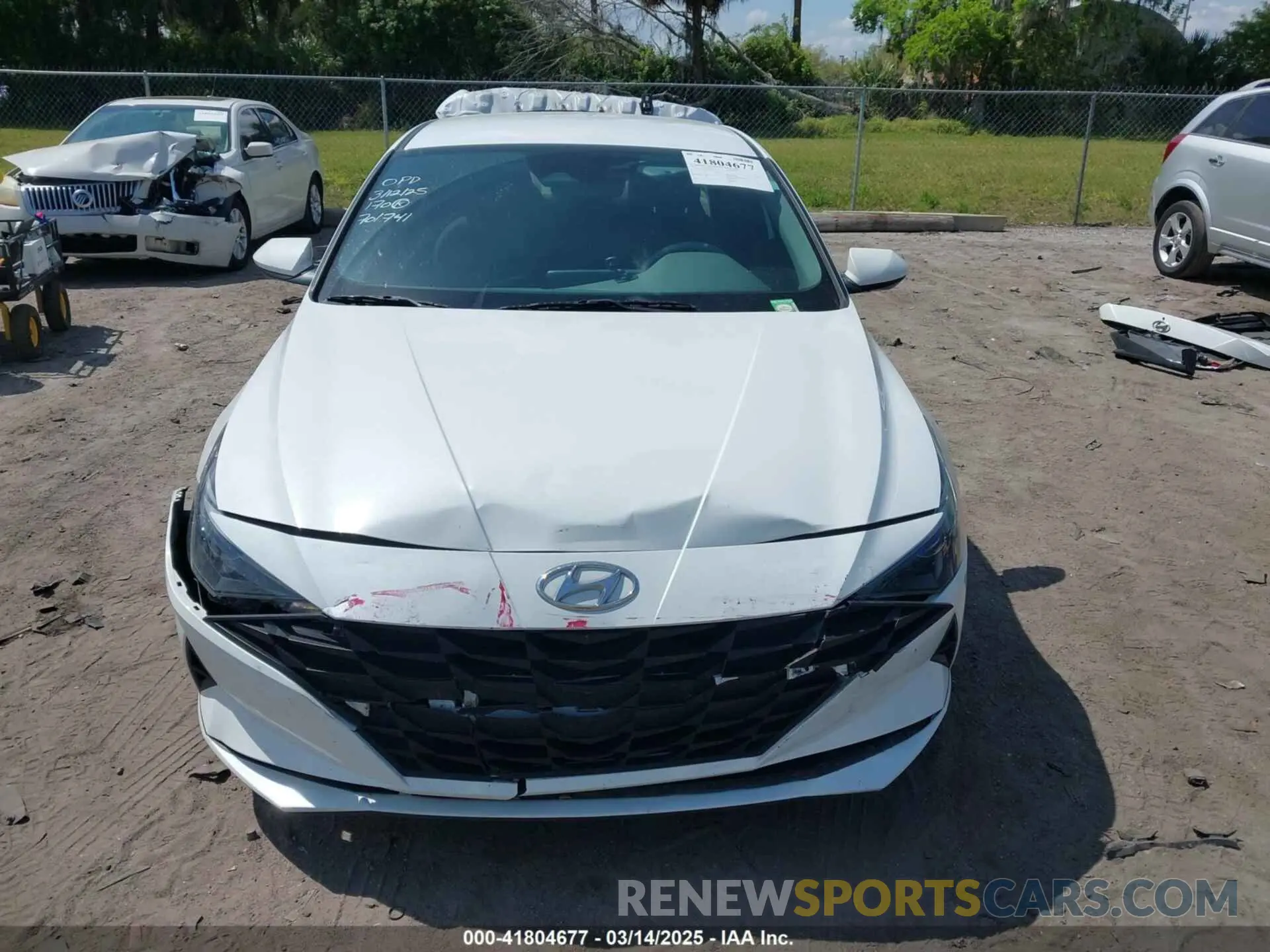 12 Photograph of a damaged car 5NPLM4AG5NH067787 HYUNDAI ELANTRA 2022