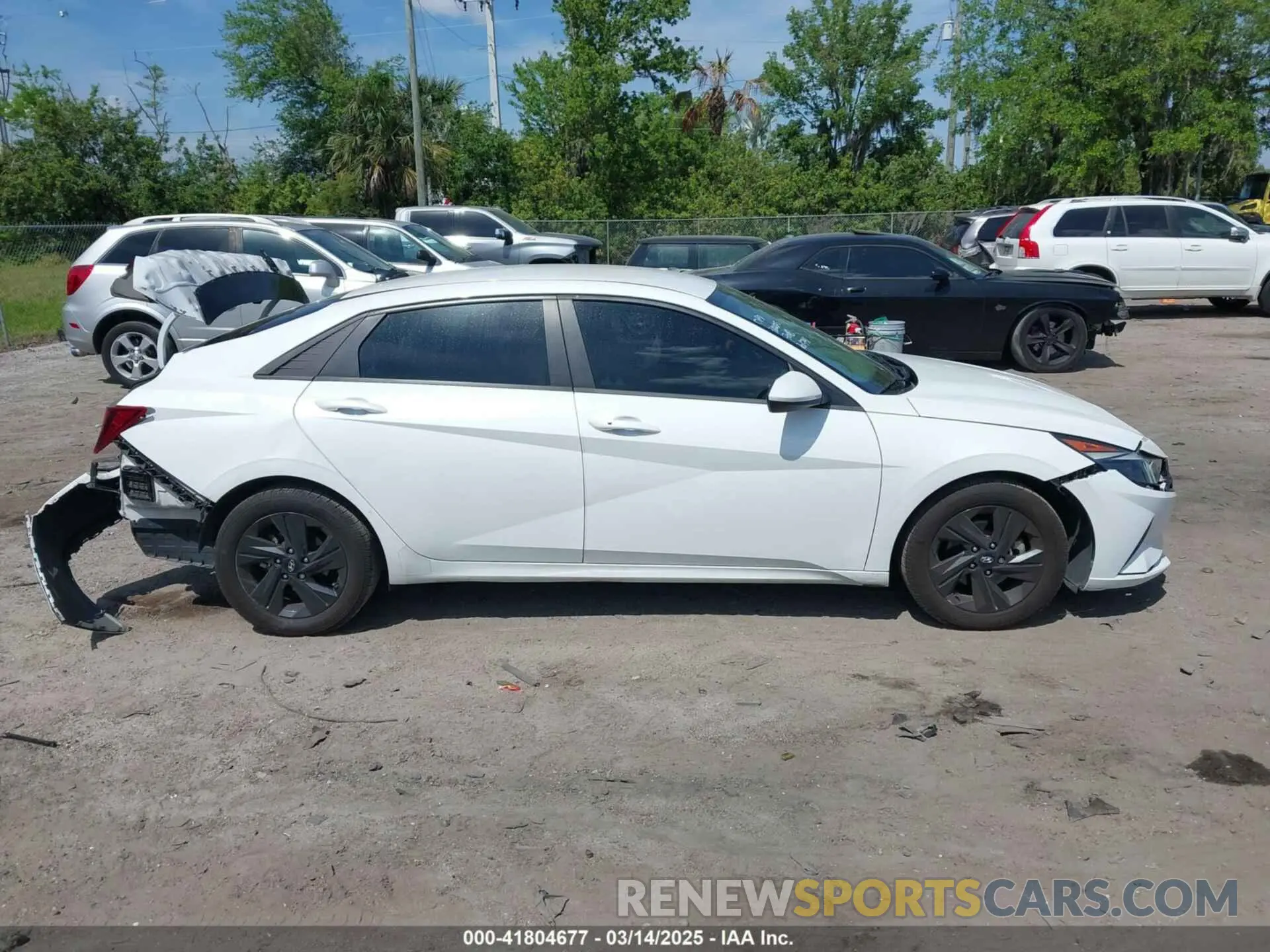 13 Photograph of a damaged car 5NPLM4AG5NH067787 HYUNDAI ELANTRA 2022