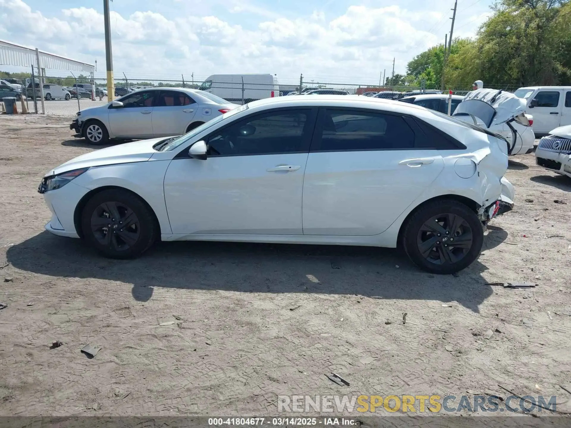 14 Photograph of a damaged car 5NPLM4AG5NH067787 HYUNDAI ELANTRA 2022