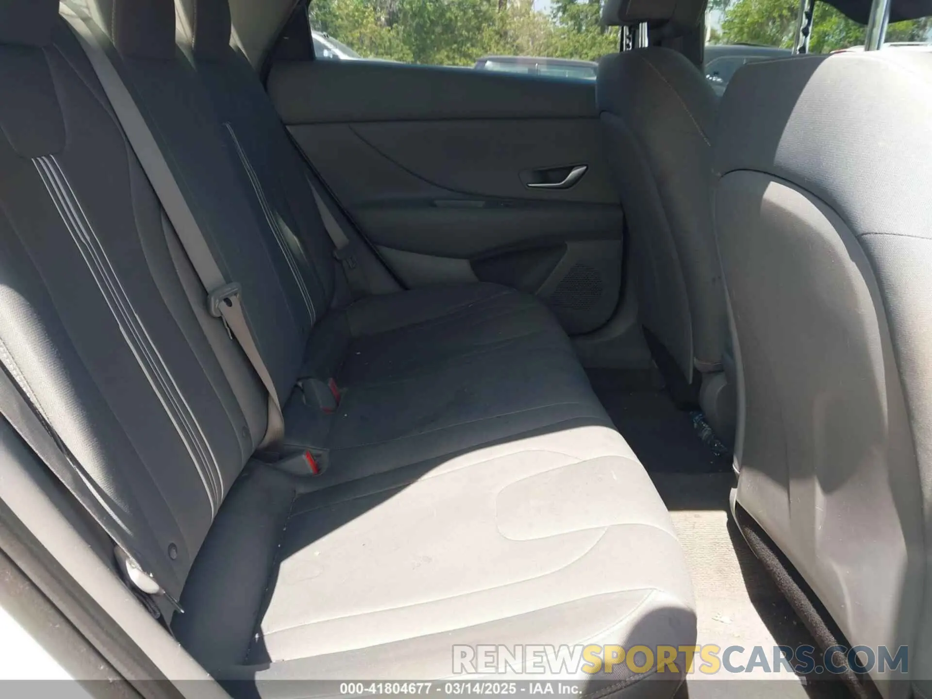 8 Photograph of a damaged car 5NPLM4AG5NH067787 HYUNDAI ELANTRA 2022