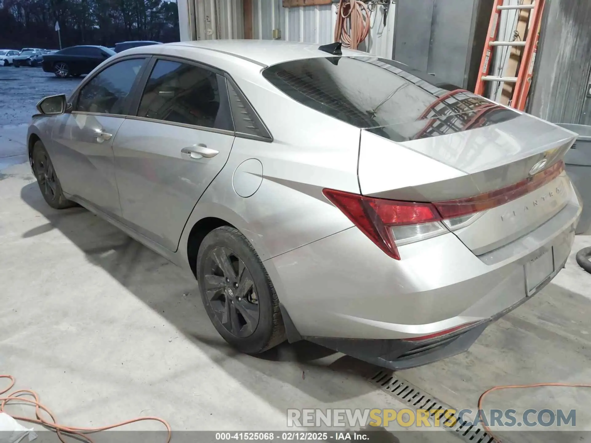 3 Photograph of a damaged car 5NPLM4AG6NH062680 HYUNDAI ELANTRA 2022