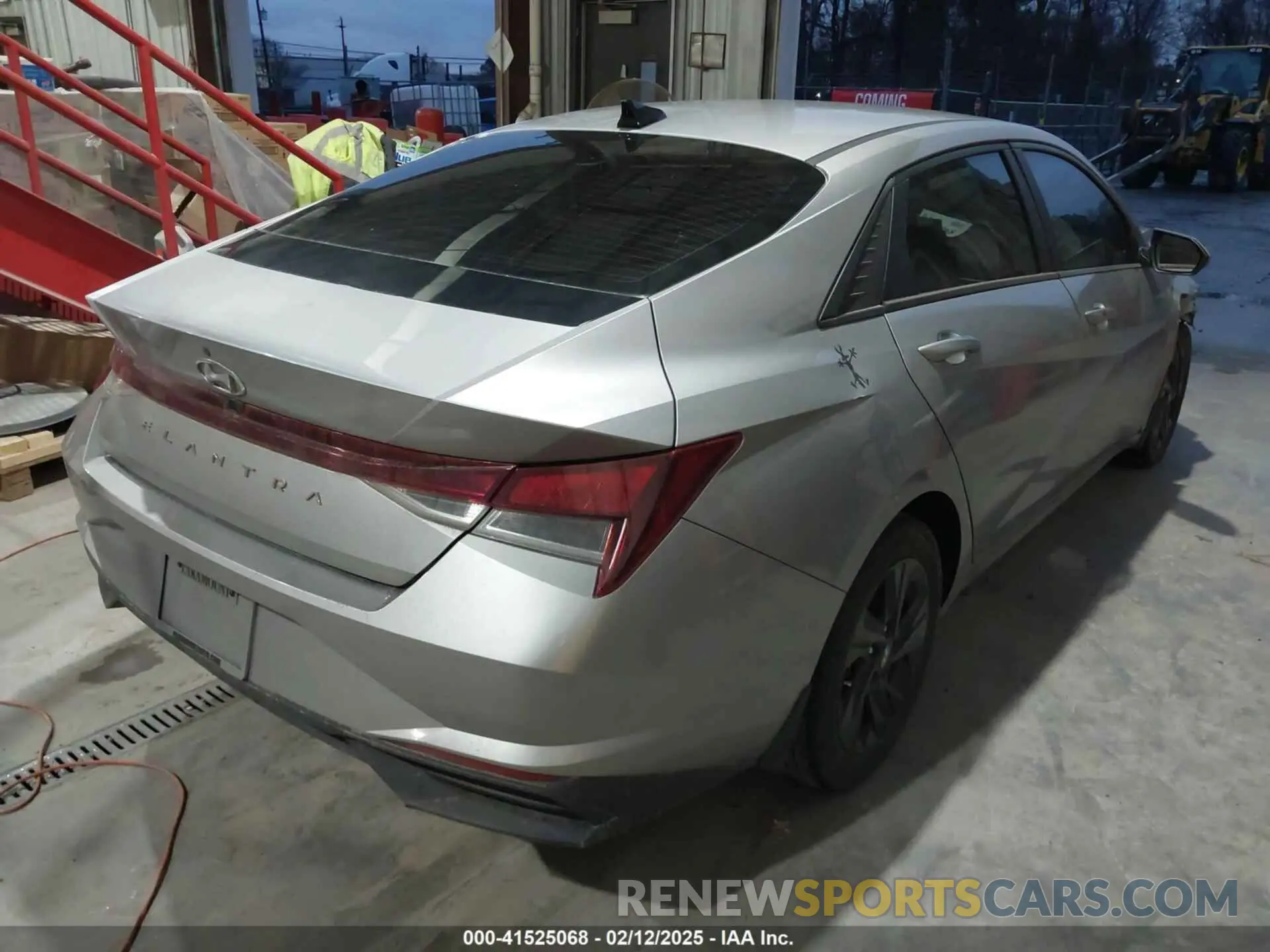 4 Photograph of a damaged car 5NPLM4AG6NH062680 HYUNDAI ELANTRA 2022