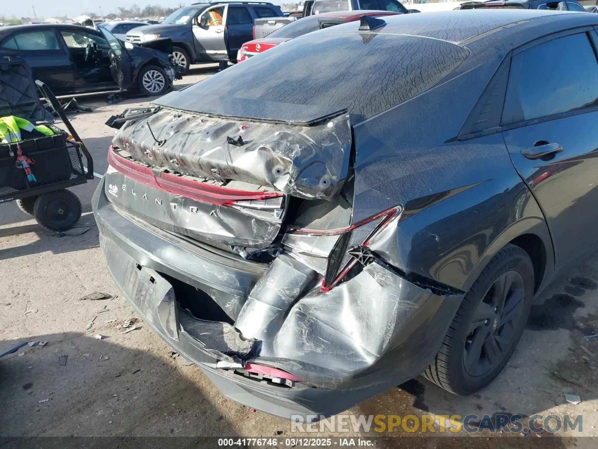6 Photograph of a damaged car 5NPLM4AG6NH070858 HYUNDAI ELANTRA 2022
