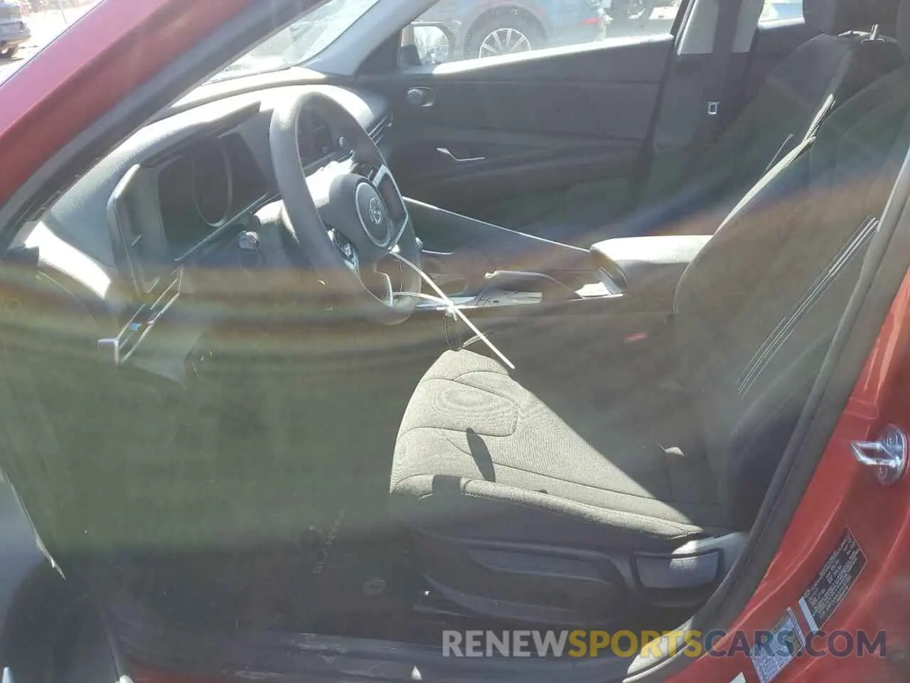 7 Photograph of a damaged car 5NPLM4AG6NH071105 HYUNDAI ELANTRA 2022
