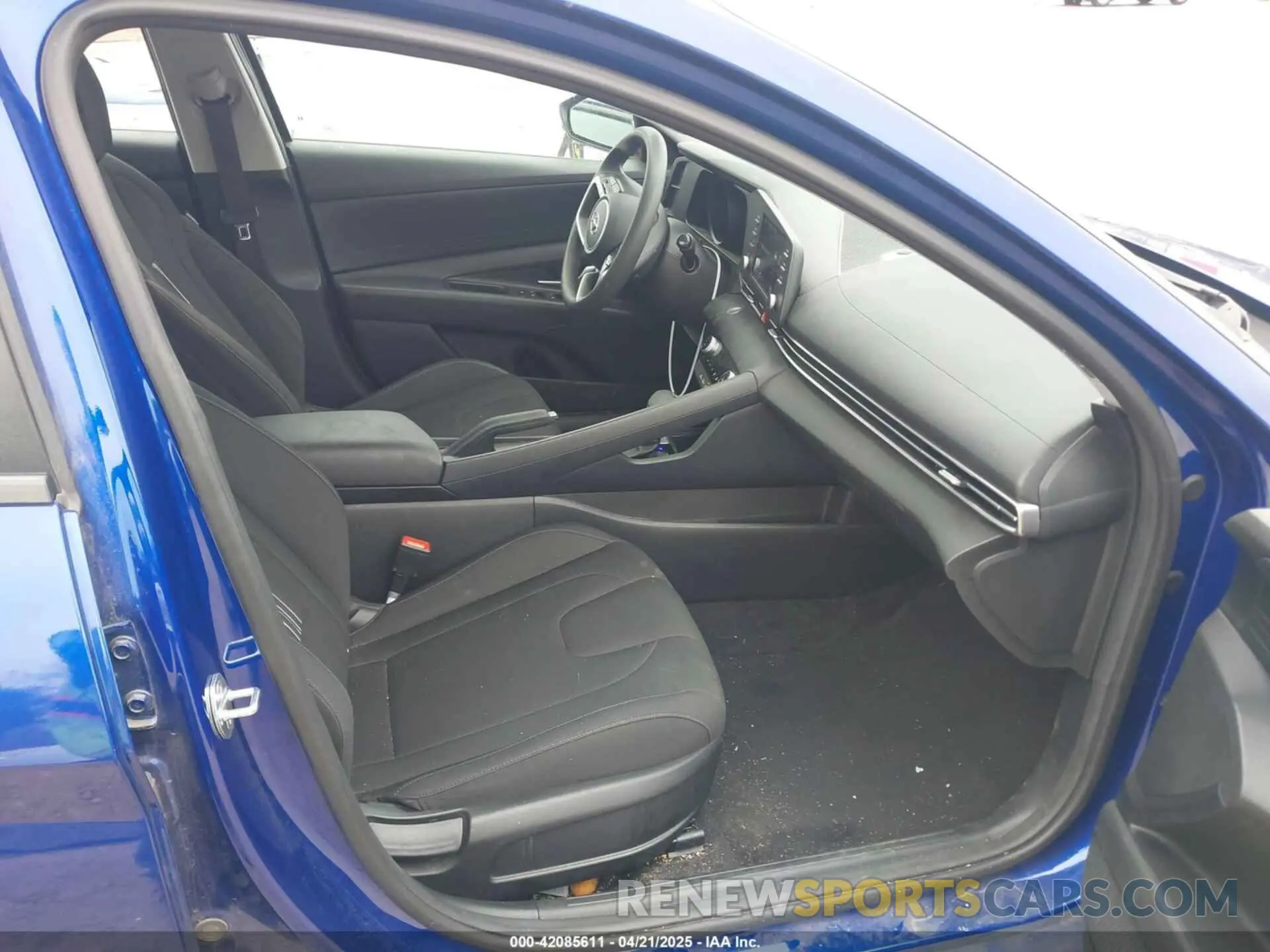 5 Photograph of a damaged car 5NPLM4AG6NH076238 HYUNDAI ELANTRA 2022