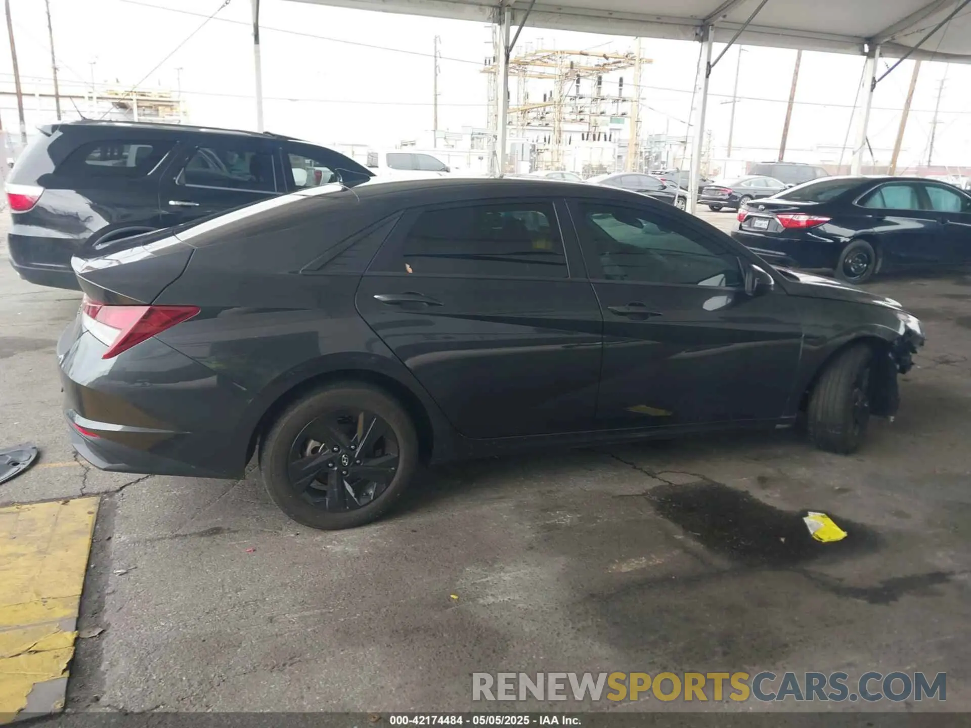 14 Photograph of a damaged car 5NPLM4AG6NH083707 HYUNDAI ELANTRA 2022