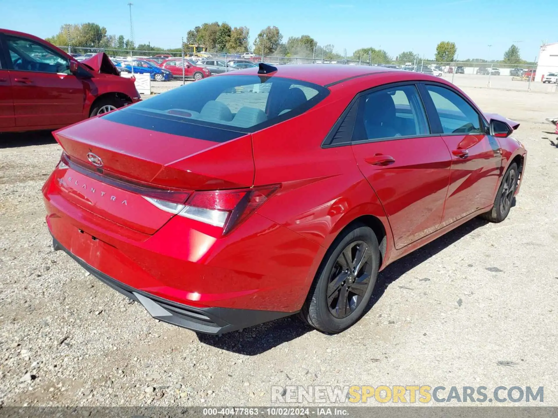 4 Photograph of a damaged car 5NPLM4AG7NH085403 HYUNDAI ELANTRA 2022