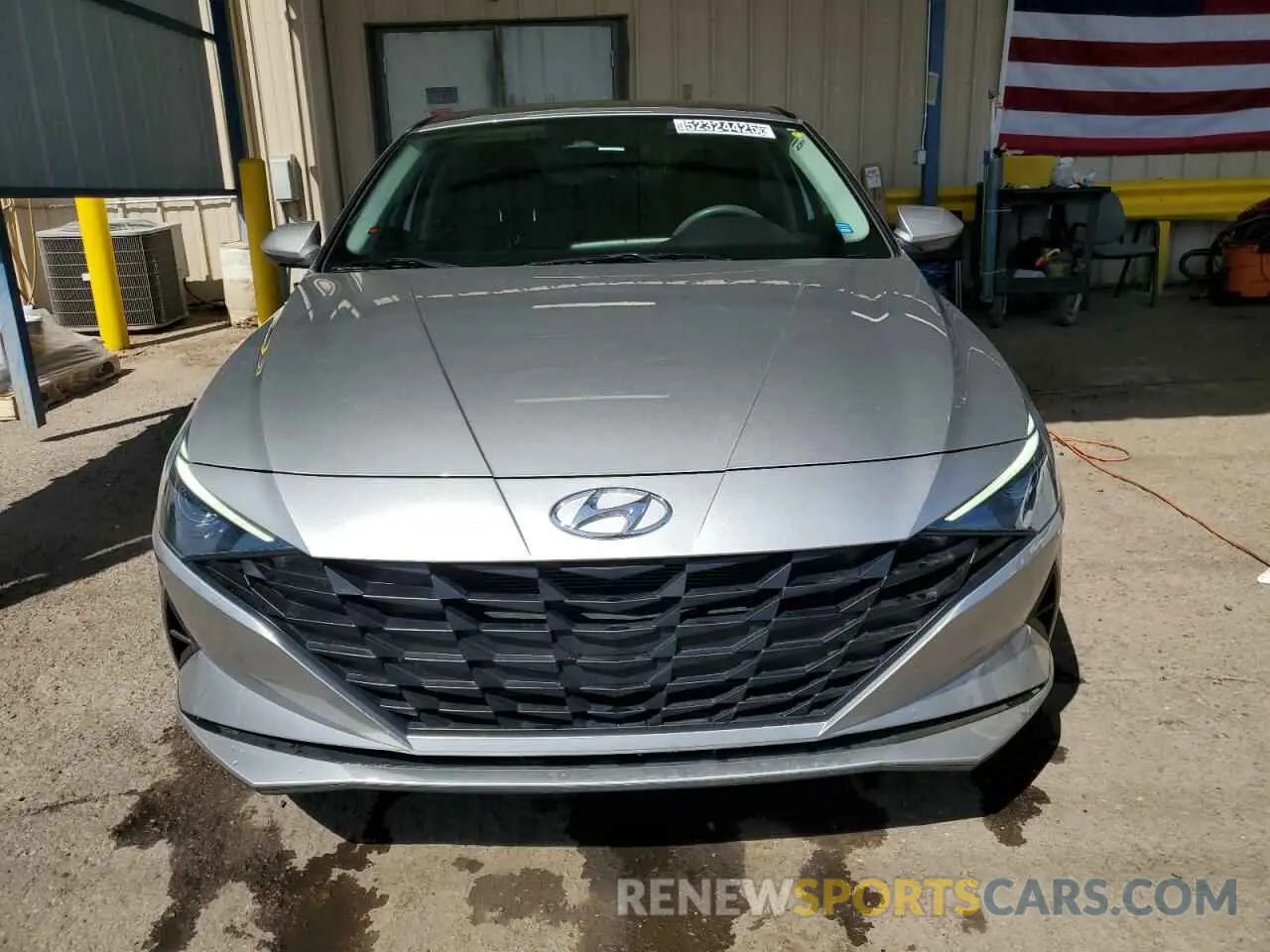 5 Photograph of a damaged car 5NPLM4AG9NH059188 HYUNDAI ELANTRA 2022