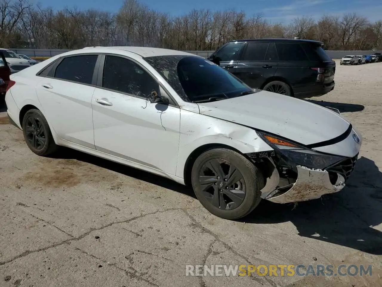4 Photograph of a damaged car 5NPLM4AG9NH065850 HYUNDAI ELANTRA 2022
