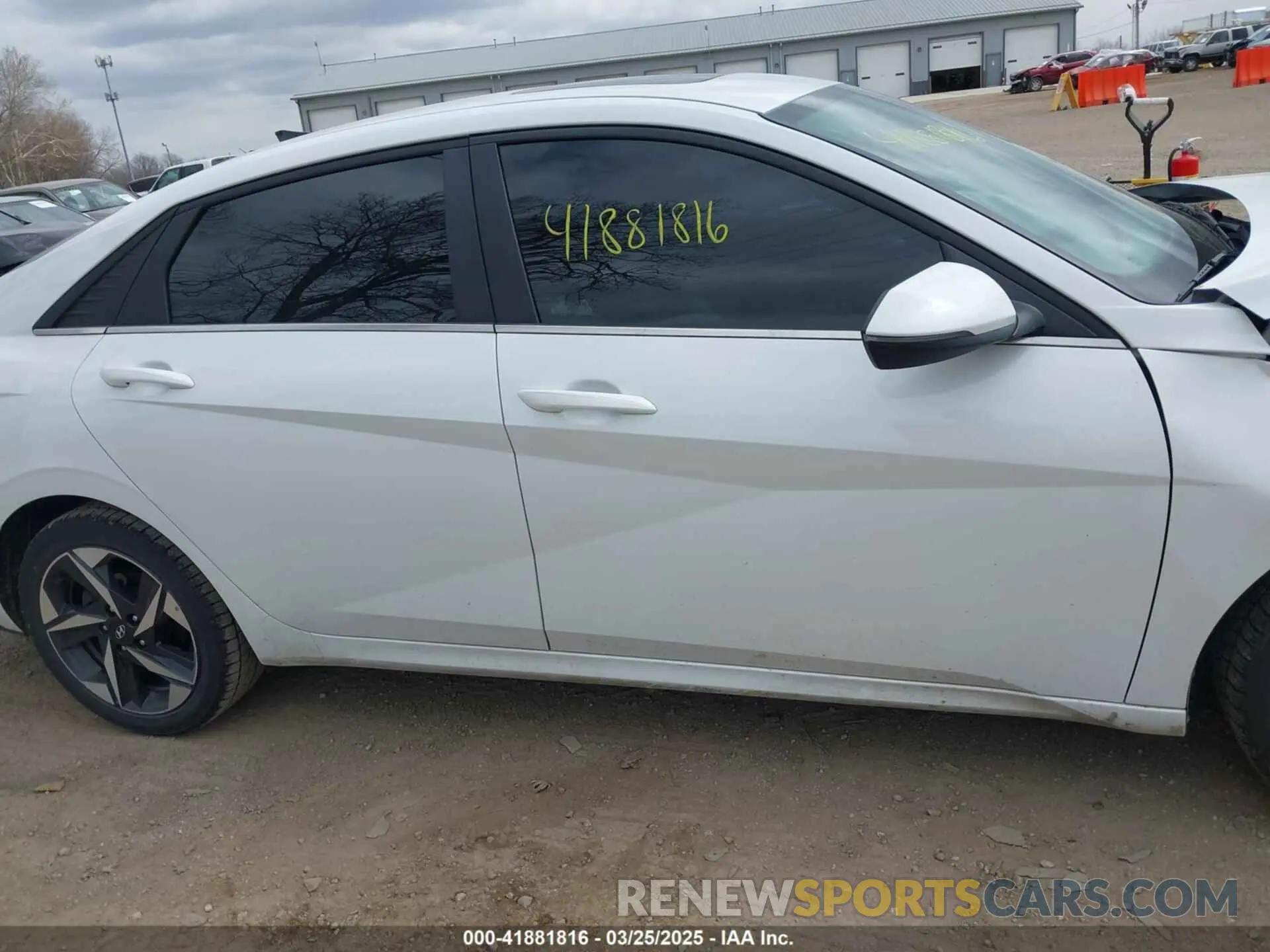 13 Photograph of a damaged car 5NPLN4AG4NH067308 HYUNDAI ELANTRA 2022