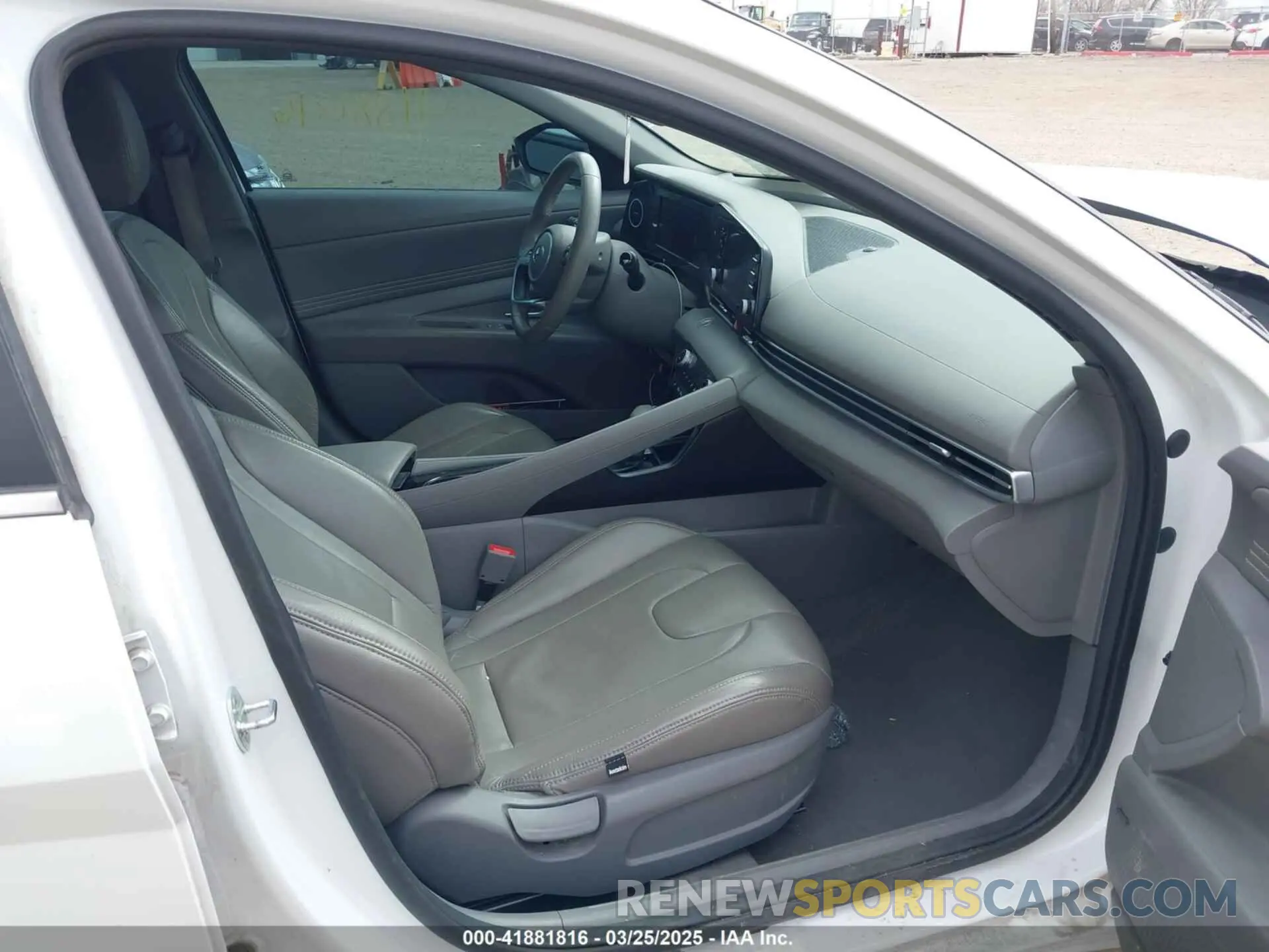 5 Photograph of a damaged car 5NPLN4AG4NH067308 HYUNDAI ELANTRA 2022