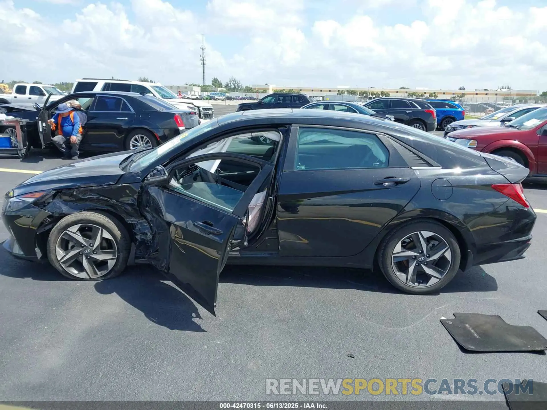 14 Photograph of a damaged car 5NPLN4AG5NH073313 HYUNDAI ELANTRA 2022