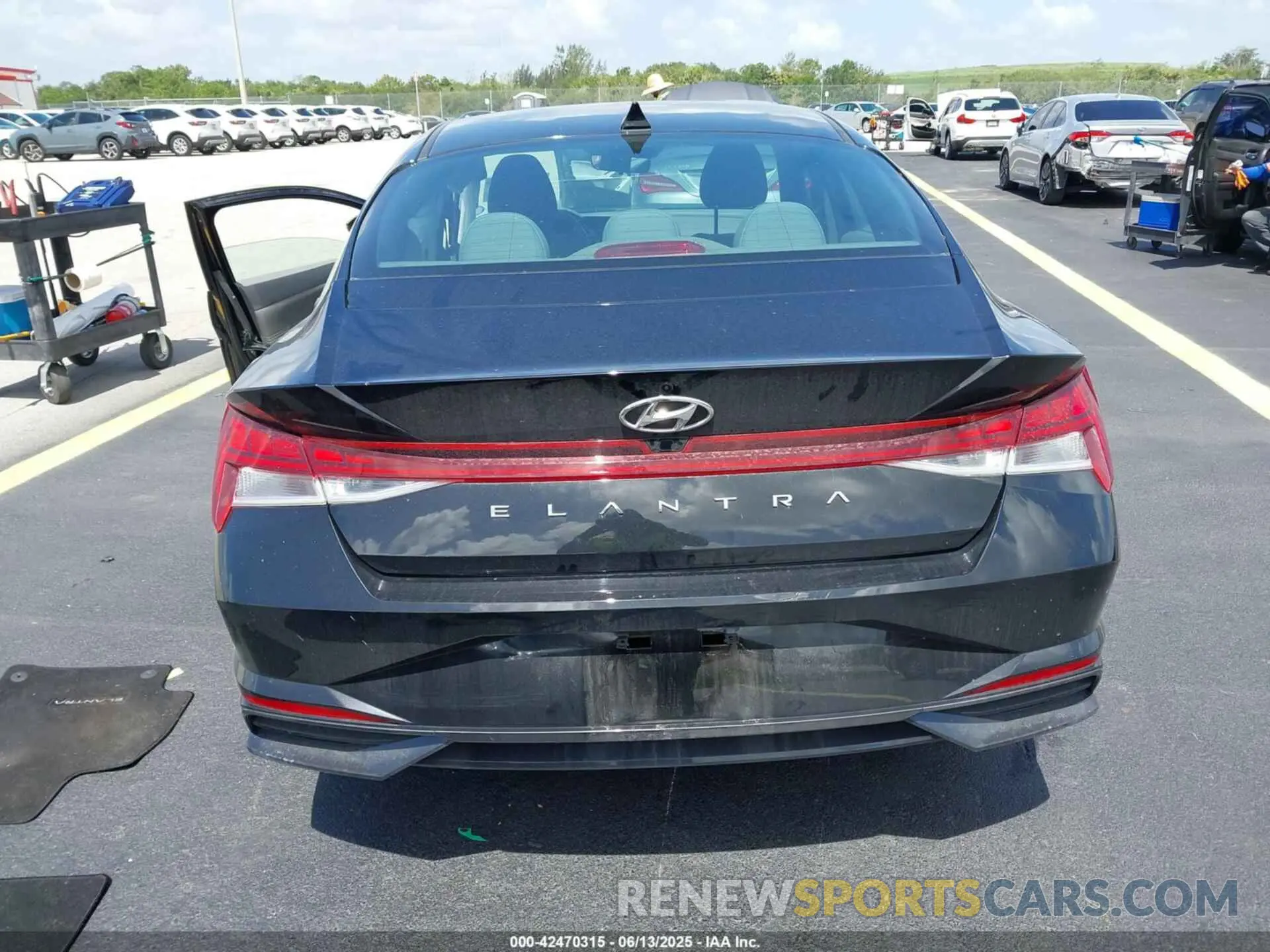 16 Photograph of a damaged car 5NPLN4AG5NH073313 HYUNDAI ELANTRA 2022