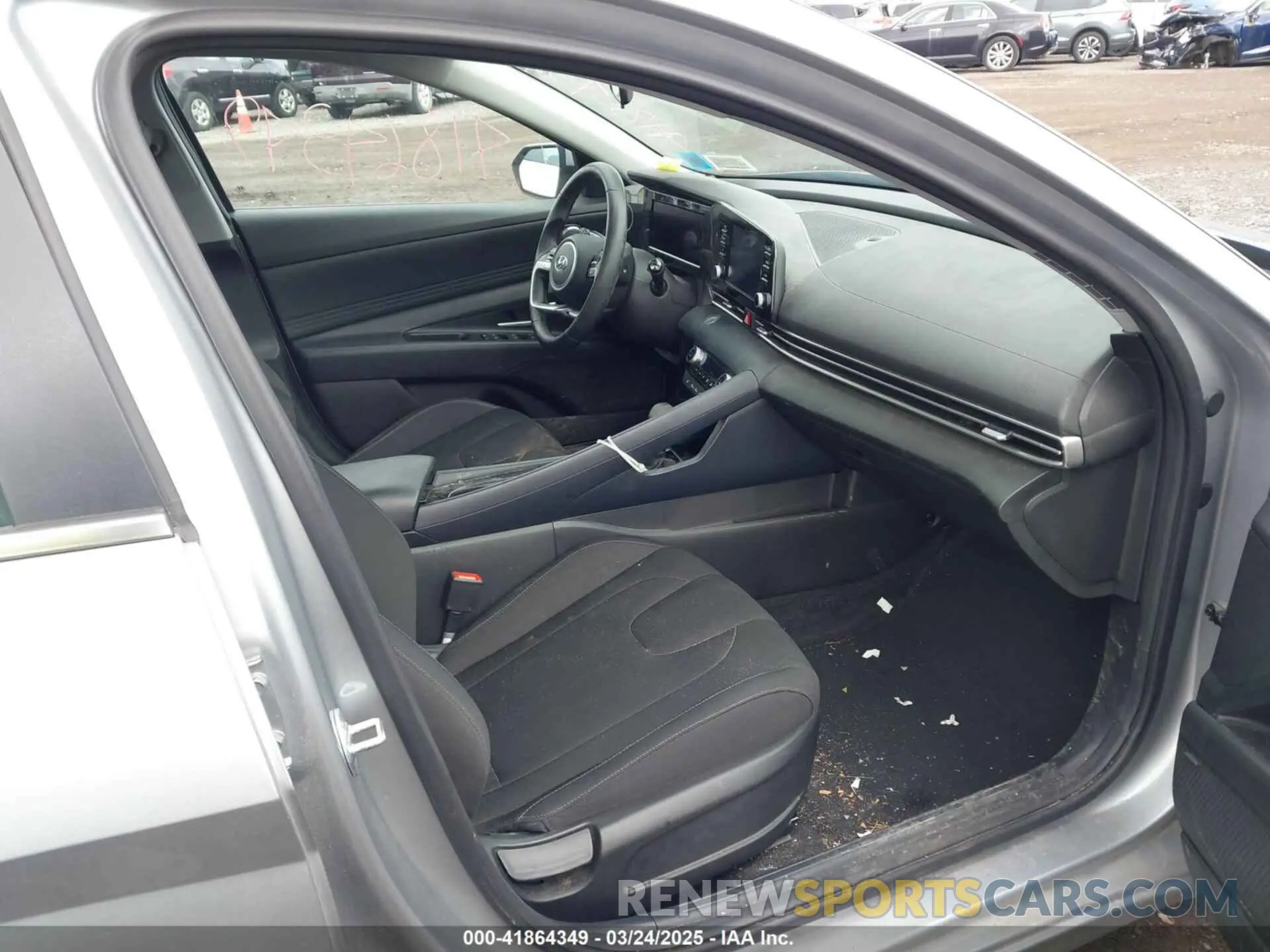 5 Photograph of a damaged car 5NPLN4AG9NH078241 HYUNDAI ELANTRA 2022