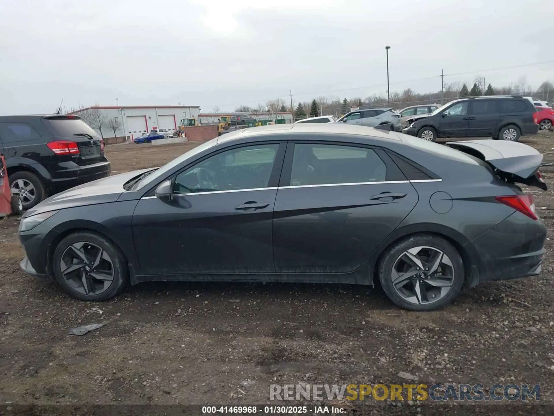 14 Photograph of a damaged car 5NPLP4AG0NH082740 HYUNDAI ELANTRA 2022