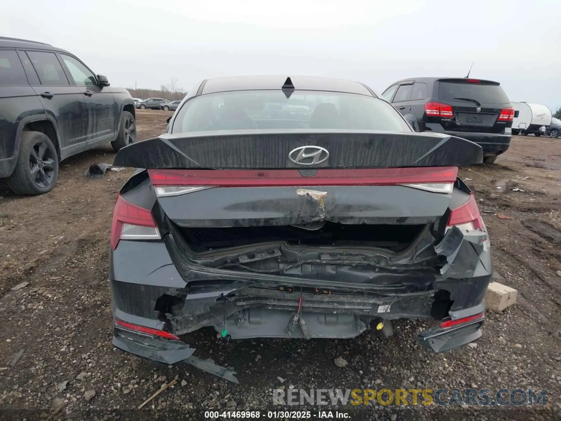 16 Photograph of a damaged car 5NPLP4AG0NH082740 HYUNDAI ELANTRA 2022