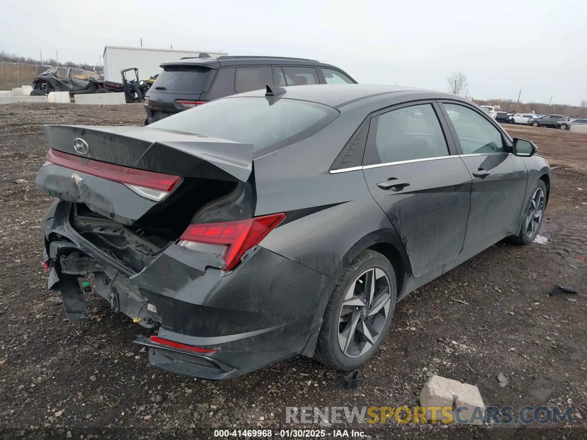 4 Photograph of a damaged car 5NPLP4AG0NH082740 HYUNDAI ELANTRA 2022