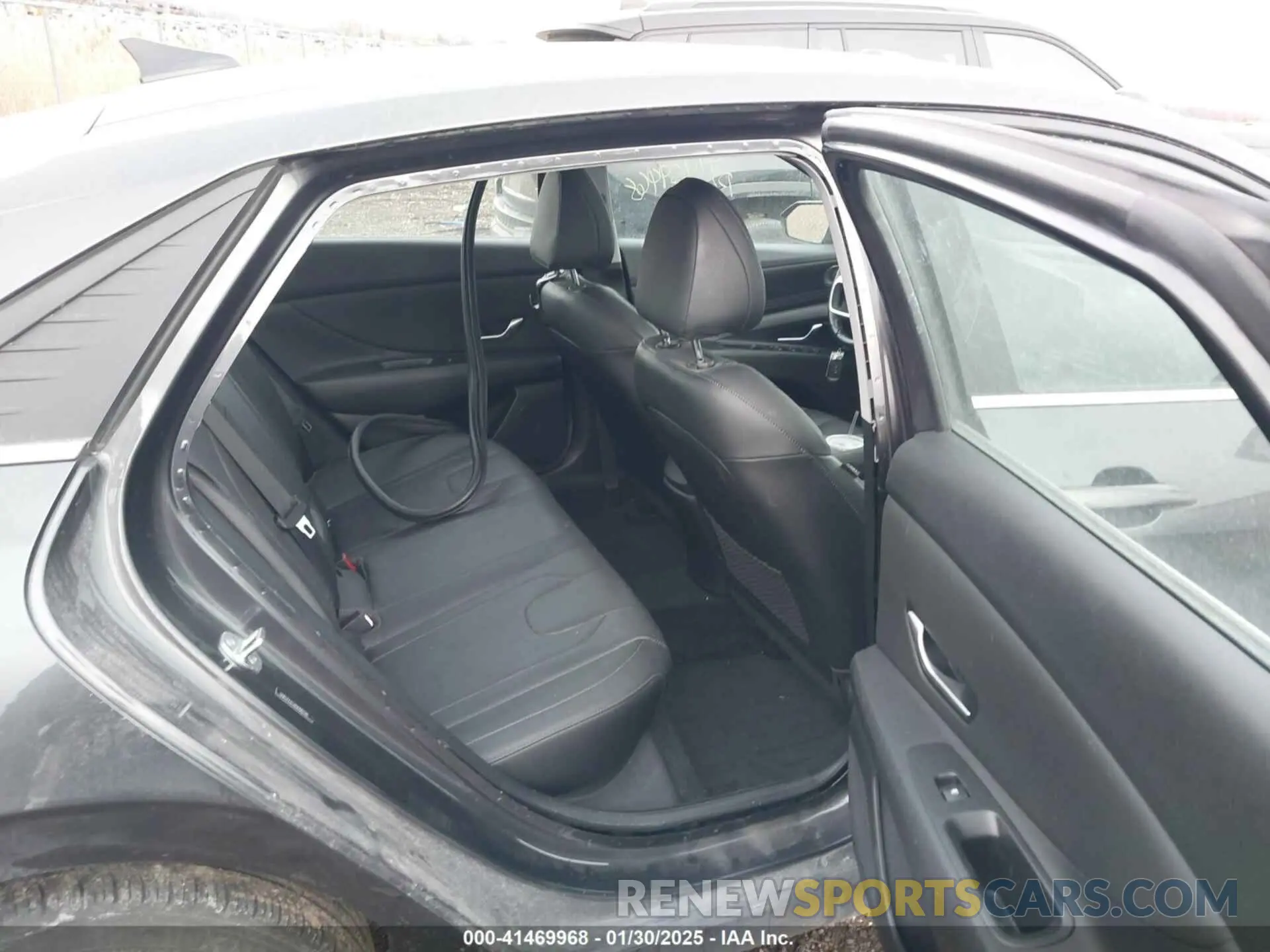 8 Photograph of a damaged car 5NPLP4AG0NH082740 HYUNDAI ELANTRA 2022