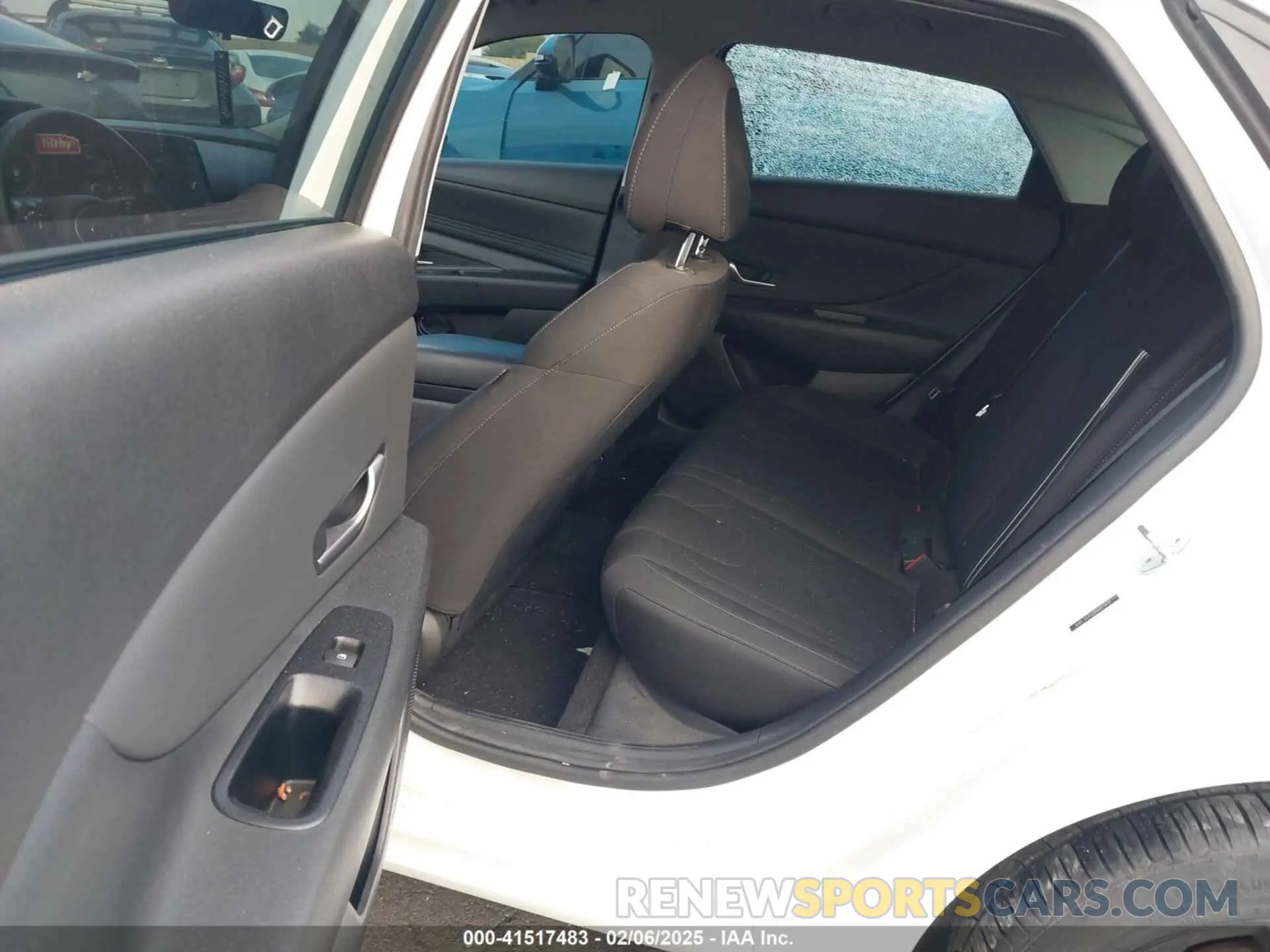 8 Photograph of a damaged car 5NPLS4AG0NH073437 HYUNDAI ELANTRA 2022