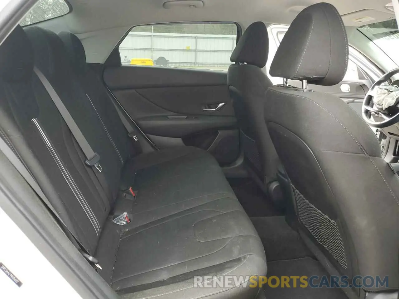 10 Photograph of a damaged car 5NPLS4AG1NH056517 HYUNDAI ELANTRA 2022