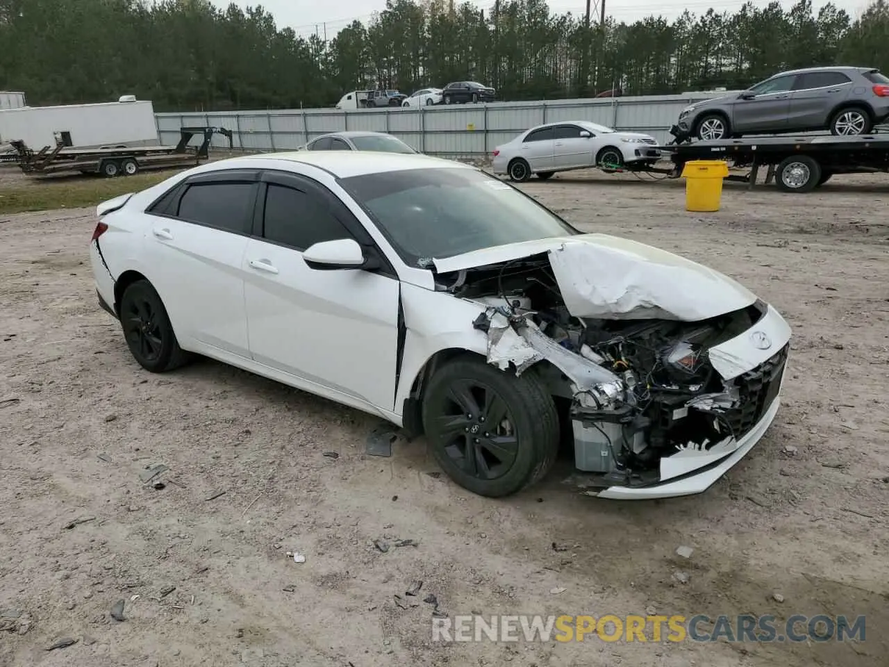 4 Photograph of a damaged car 5NPLS4AG1NH056517 HYUNDAI ELANTRA 2022