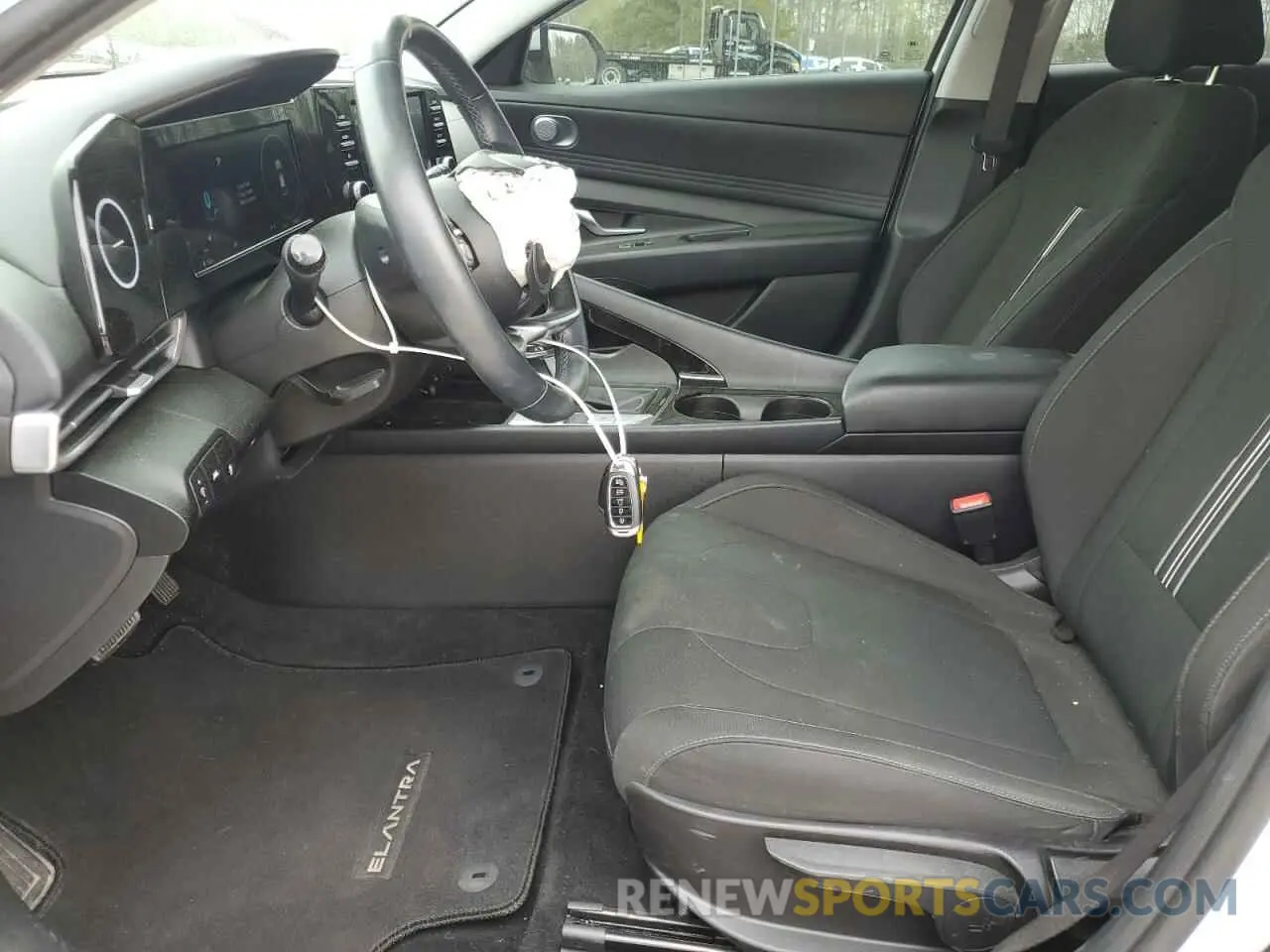 7 Photograph of a damaged car 5NPLS4AG1NH056517 HYUNDAI ELANTRA 2022