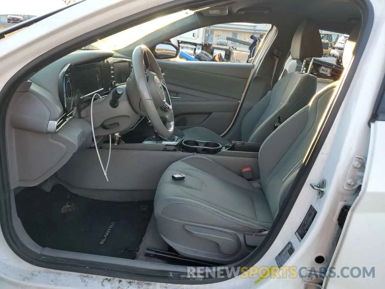 7 Photograph of a damaged car 5NPLS4AG2NH073598 HYUNDAI ELANTRA 2022