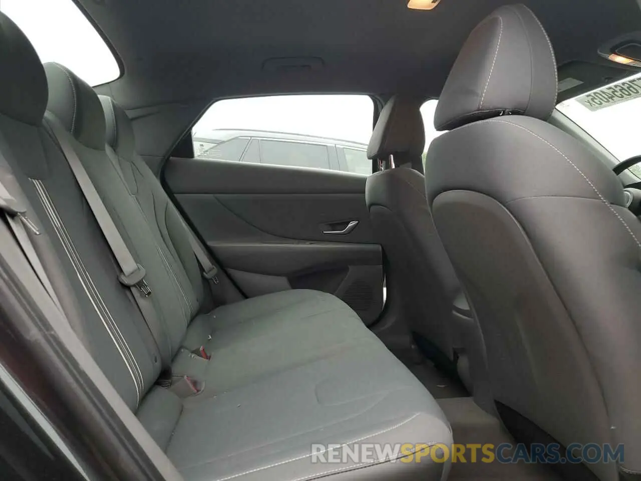 10 Photograph of a damaged car 5NPLS4AG3NH074470 HYUNDAI ELANTRA 2022