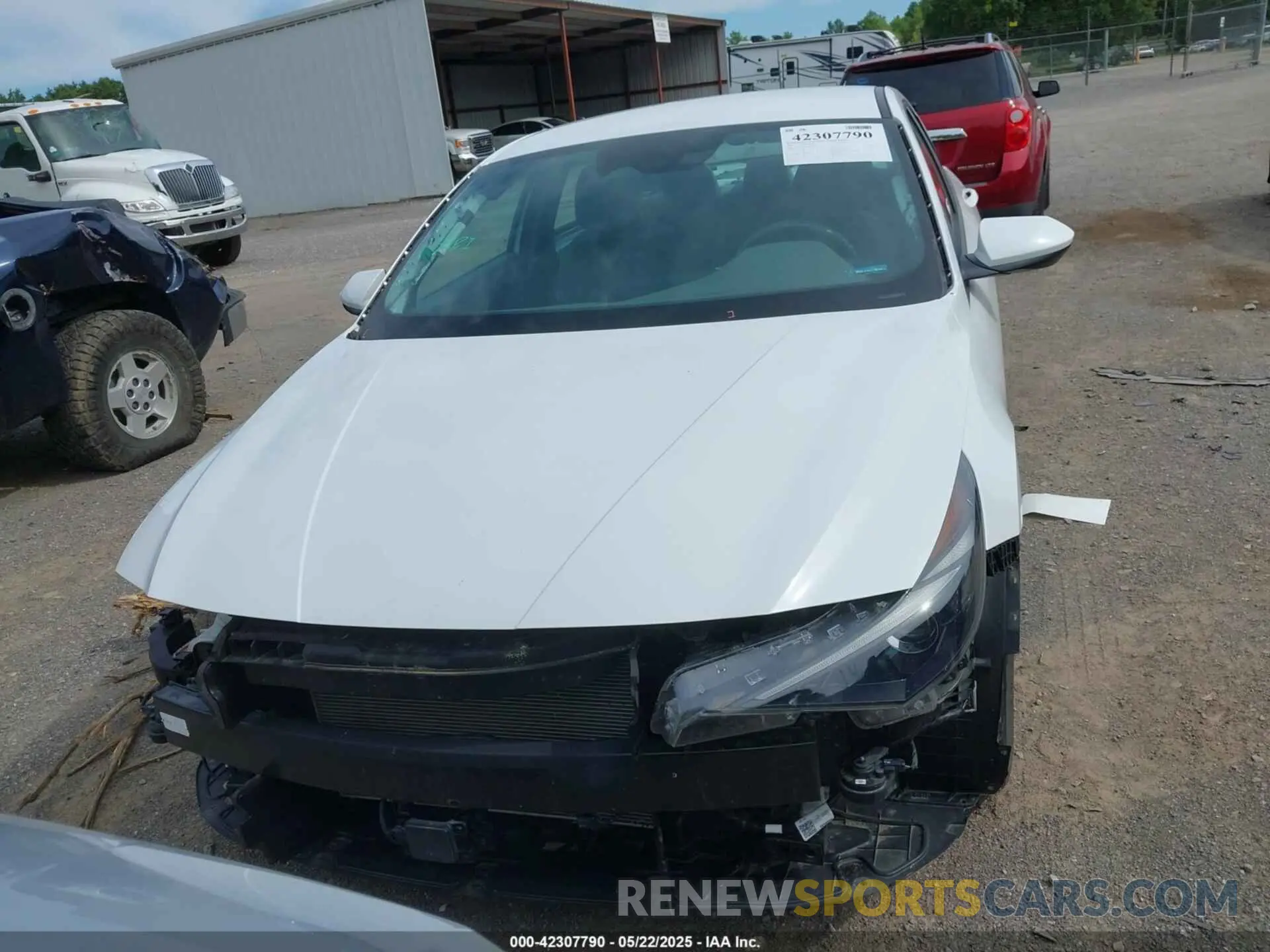 12 Photograph of a damaged car 5NPLS4AG4NH081332 HYUNDAI ELANTRA 2022