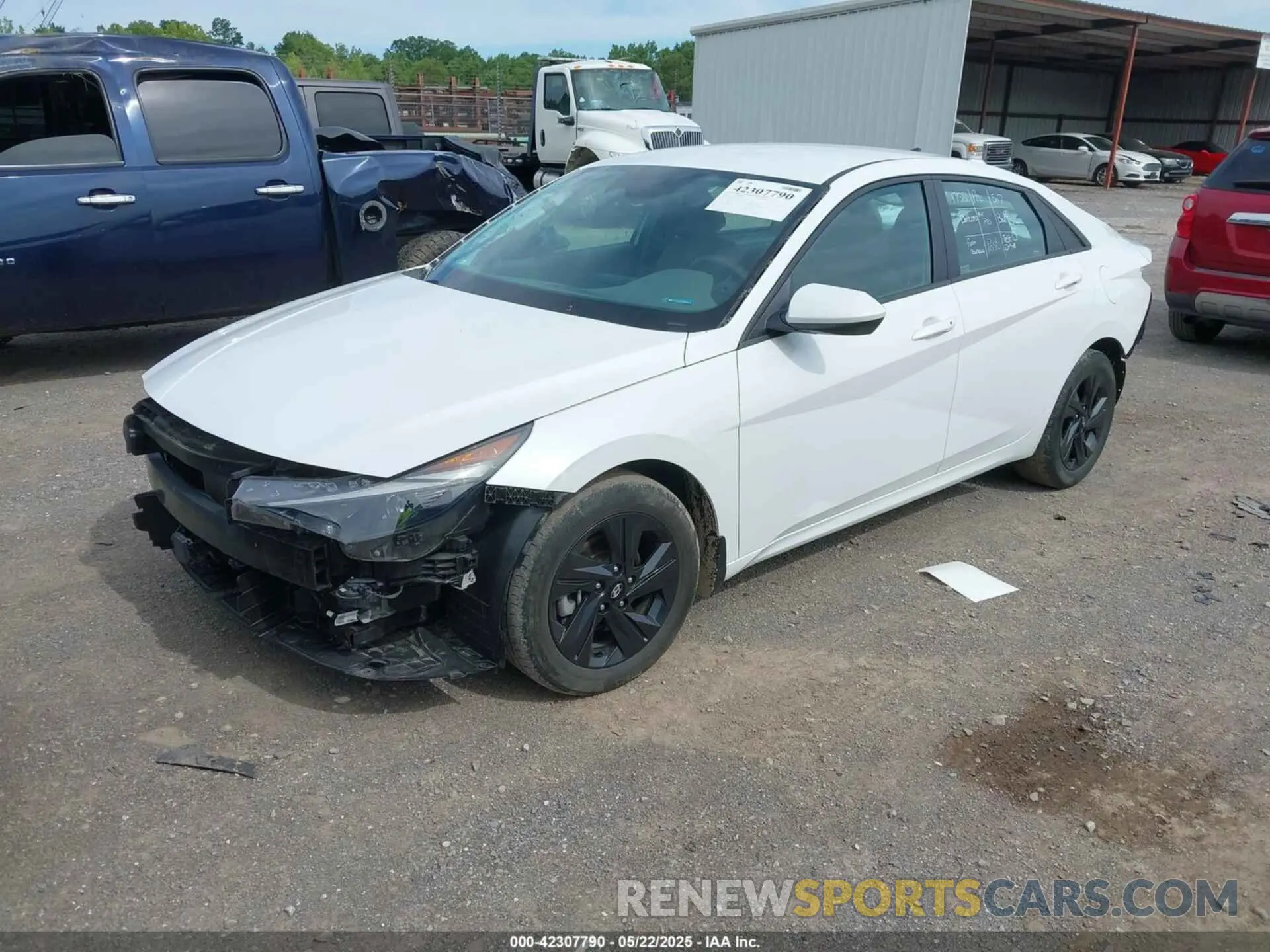 2 Photograph of a damaged car 5NPLS4AG4NH081332 HYUNDAI ELANTRA 2022